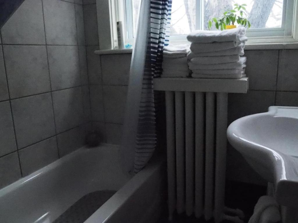 Quadruple Room with Shared Bathroom photo 2