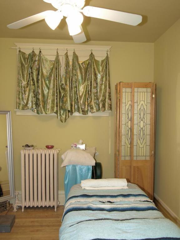 Double Room with Shared Bathroom photo 2