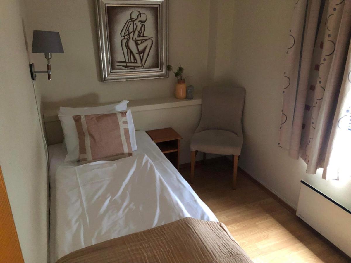 Single Room photo 2