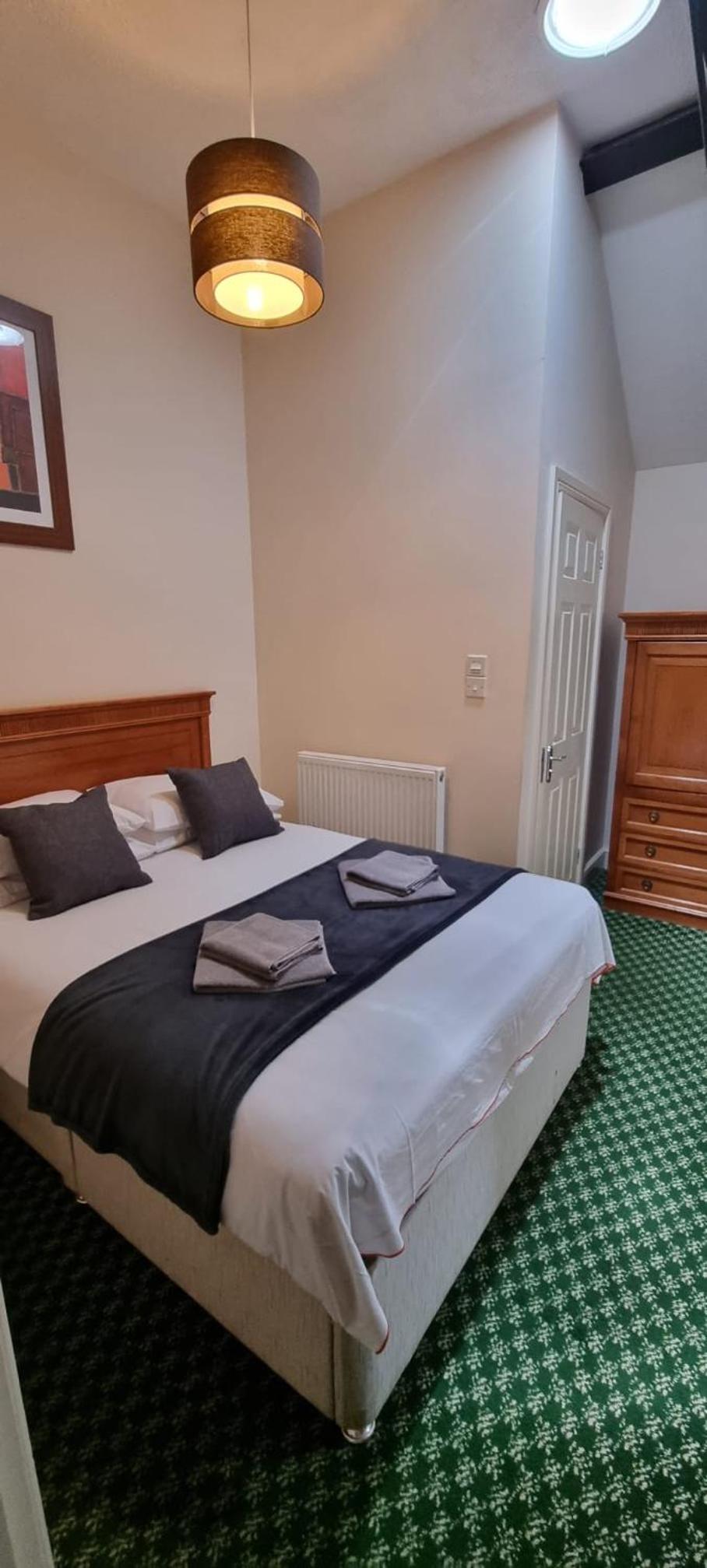 Double Room - Photo 8