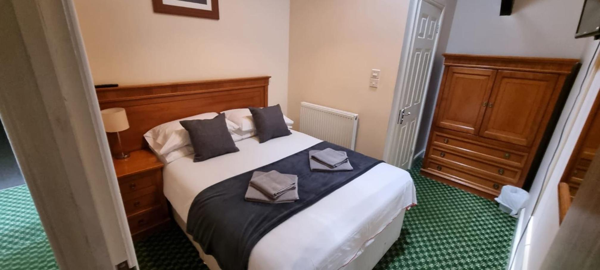 Double Room - Photo 9