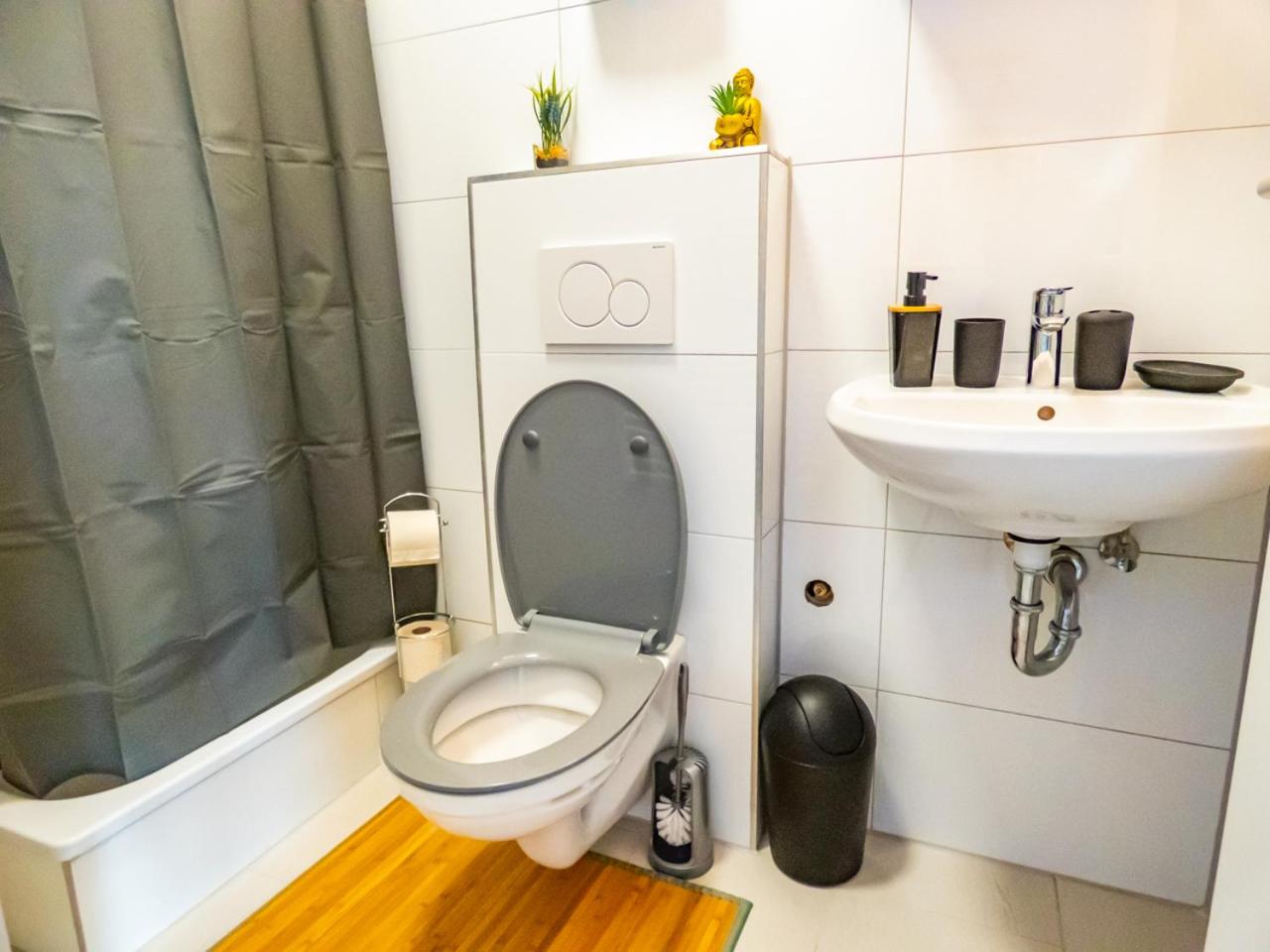 Studio Apartment photo 3