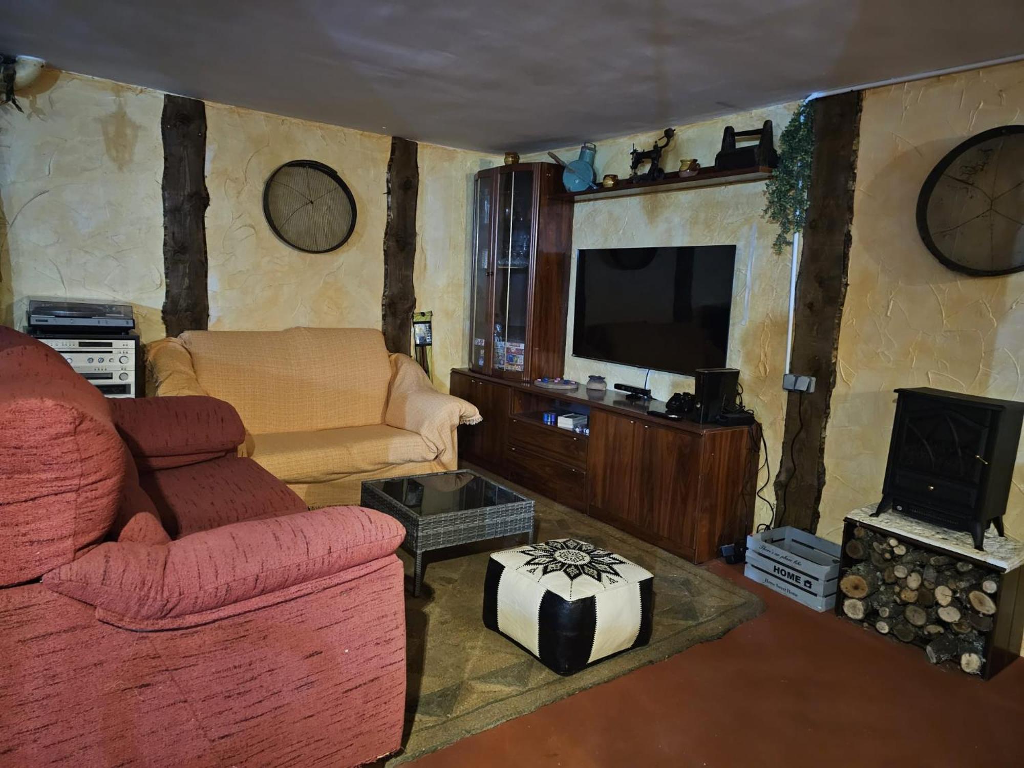 Seven-Bedroom House photo 2
