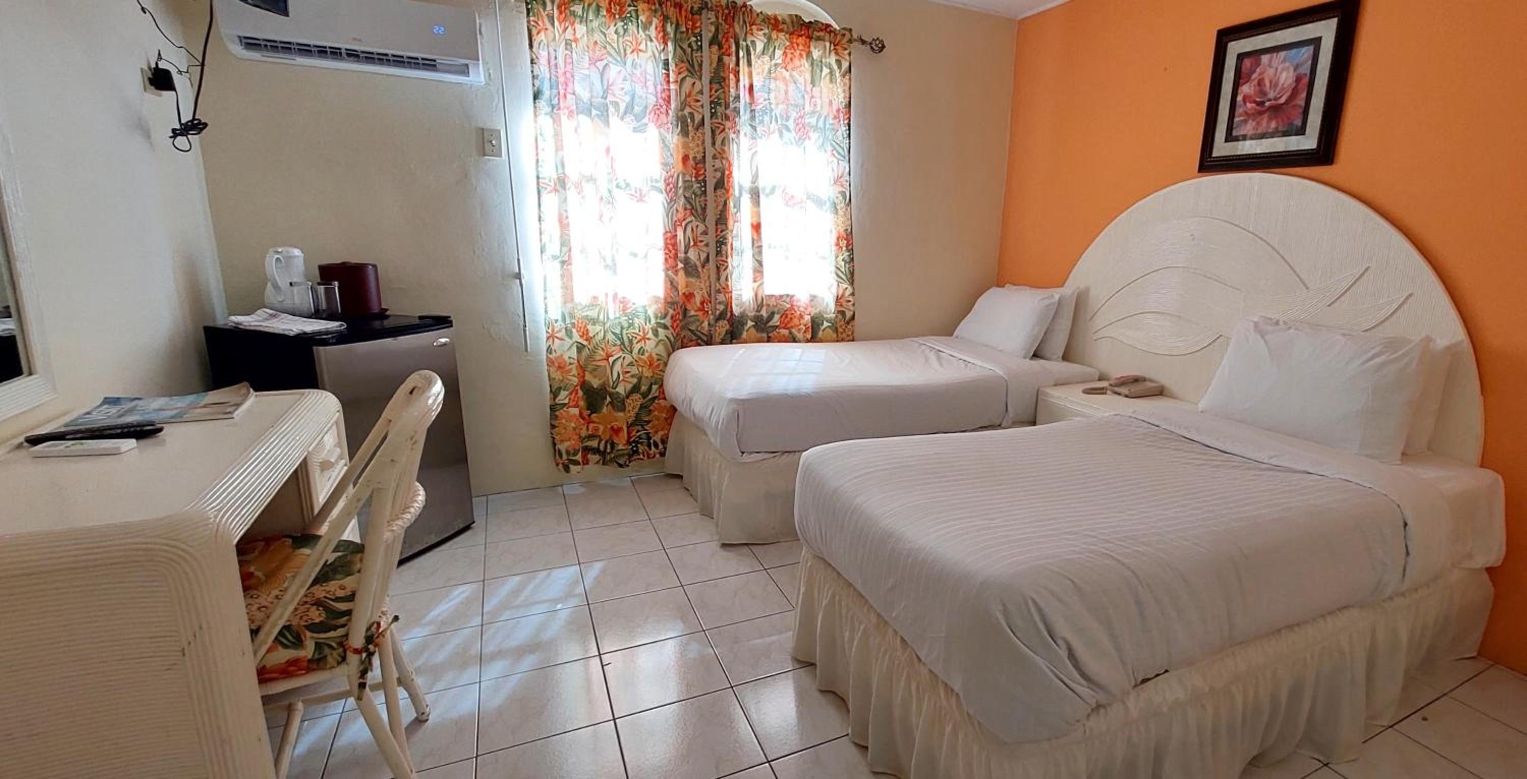 Standard Room, 1 Queen Bed, City View