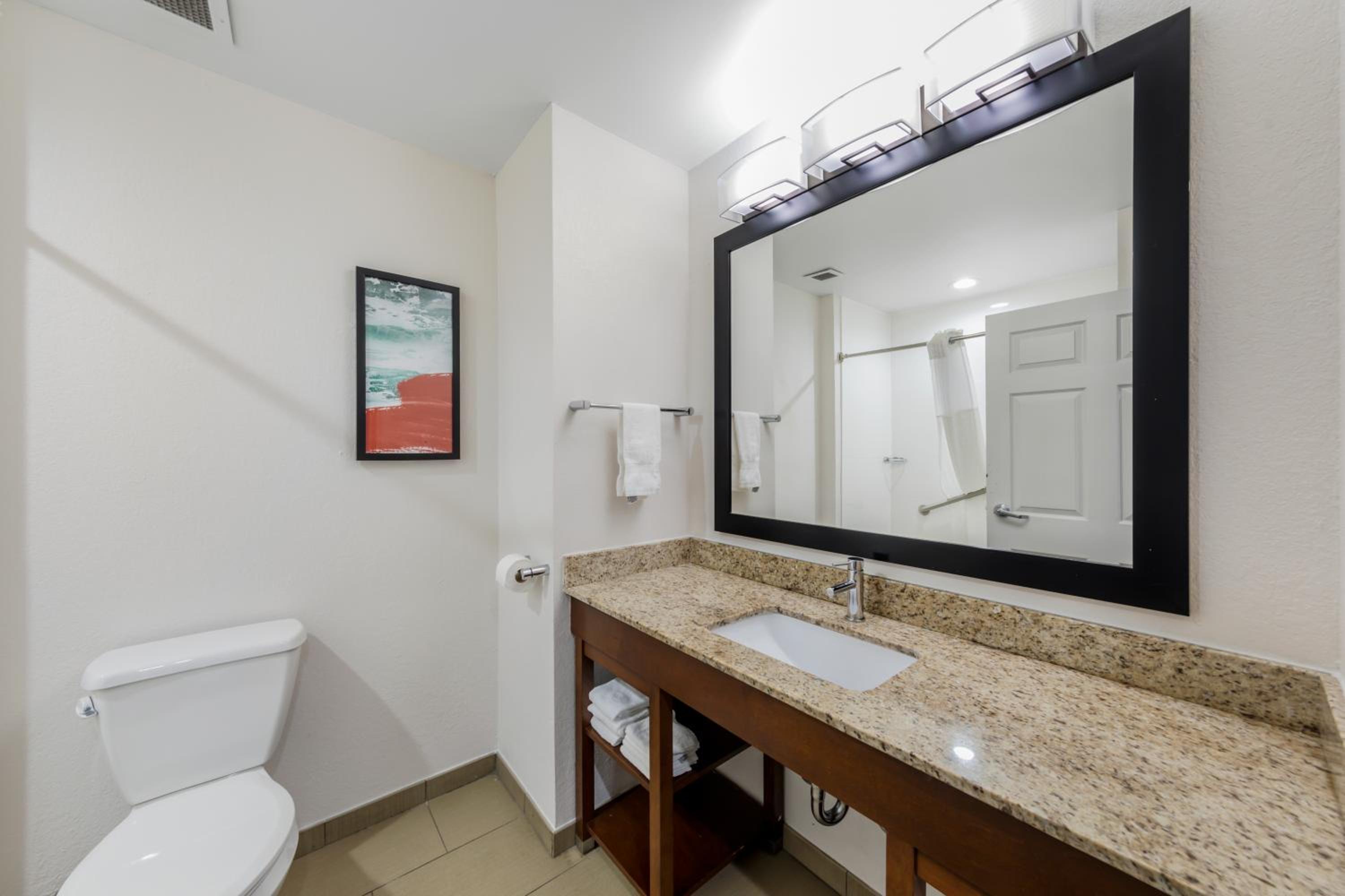King Room with tub - Accessible/Non-Smoking - Photo 5