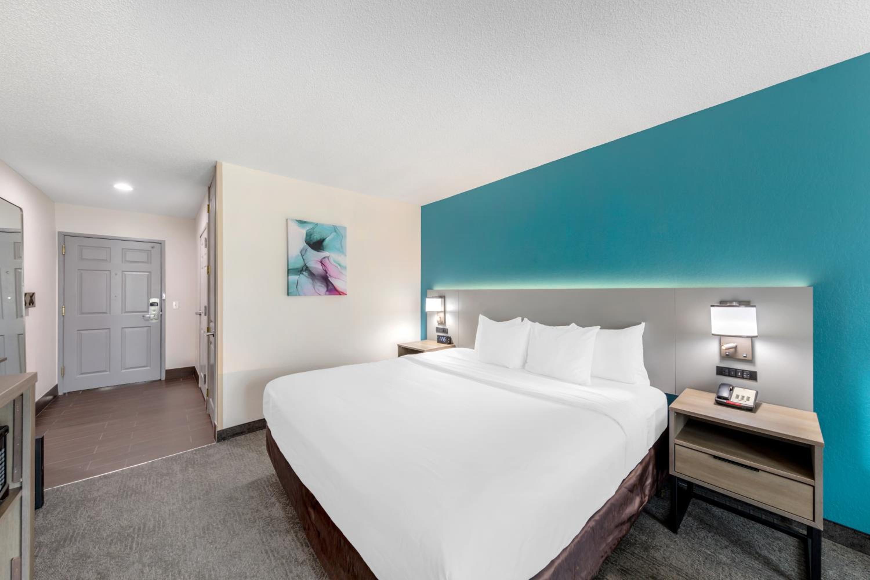 King Room - Non-Smoking - Photo 4