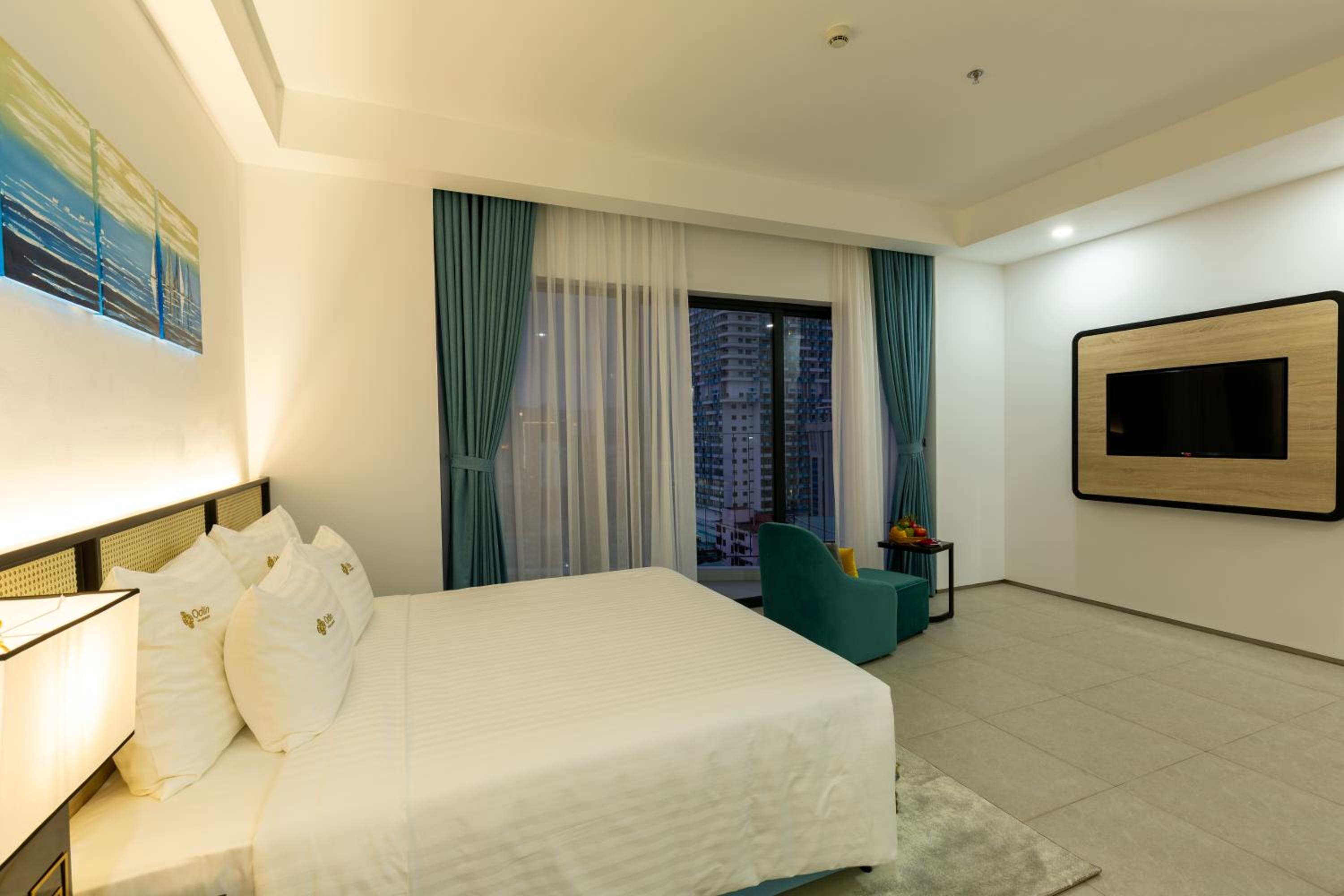 Suite with City View - Photo 8