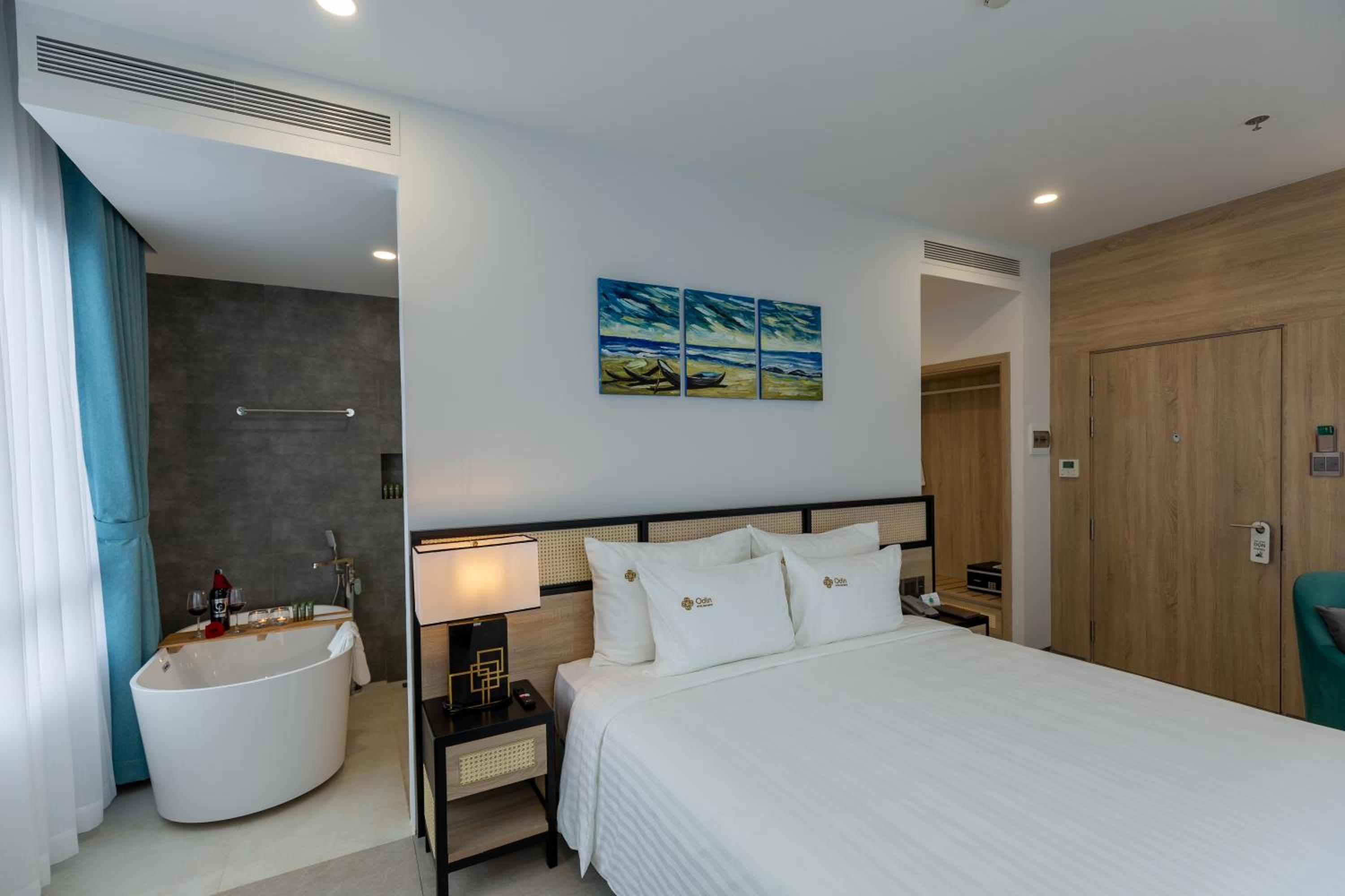 Suite with City View - Photo 7