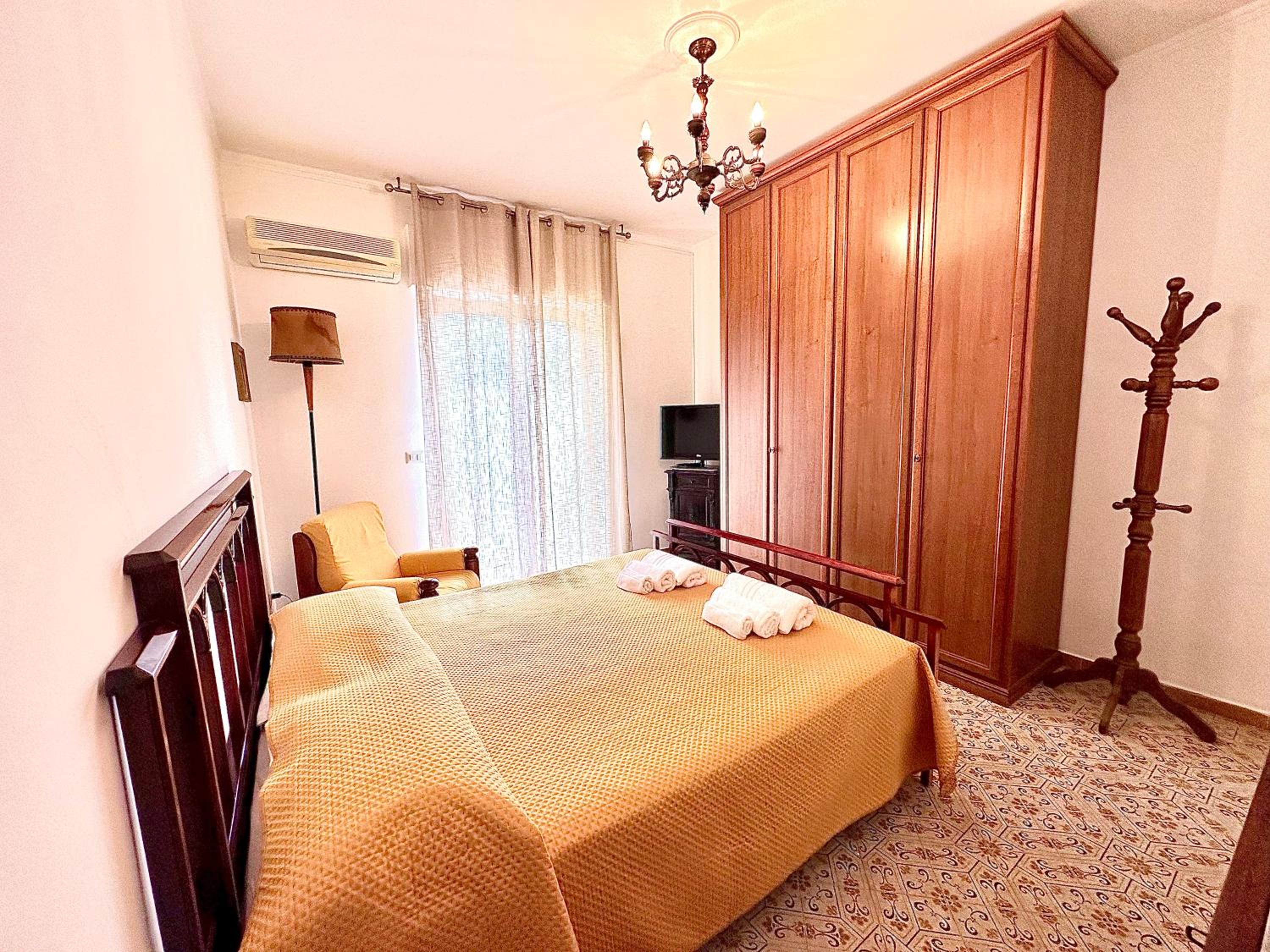Standard Double Room with Shared Bathroom