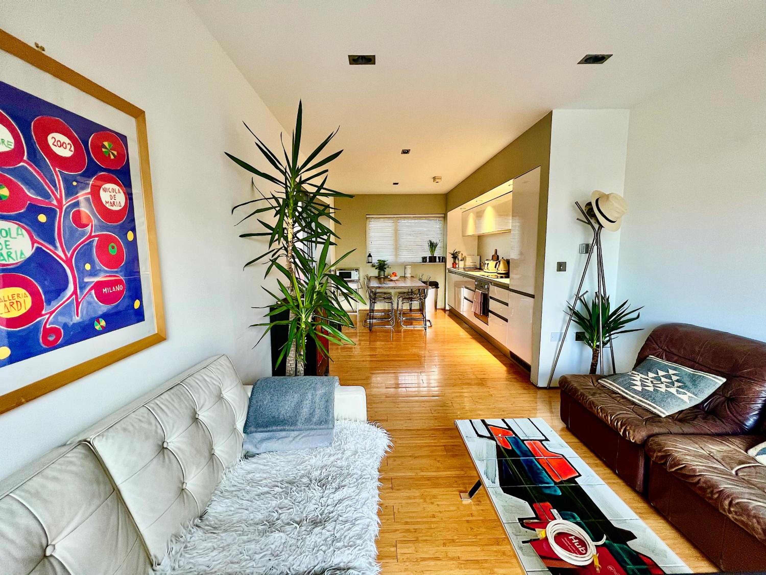 One-Bedroom Apartment photo 1