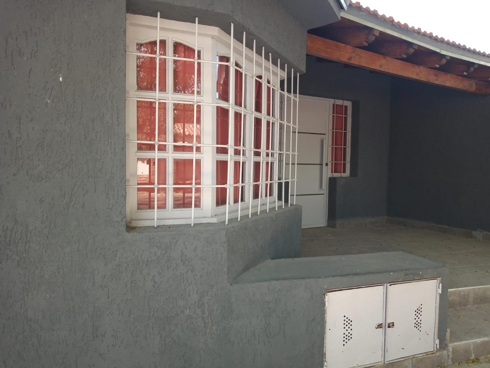 Three-Bedroom House photo 3