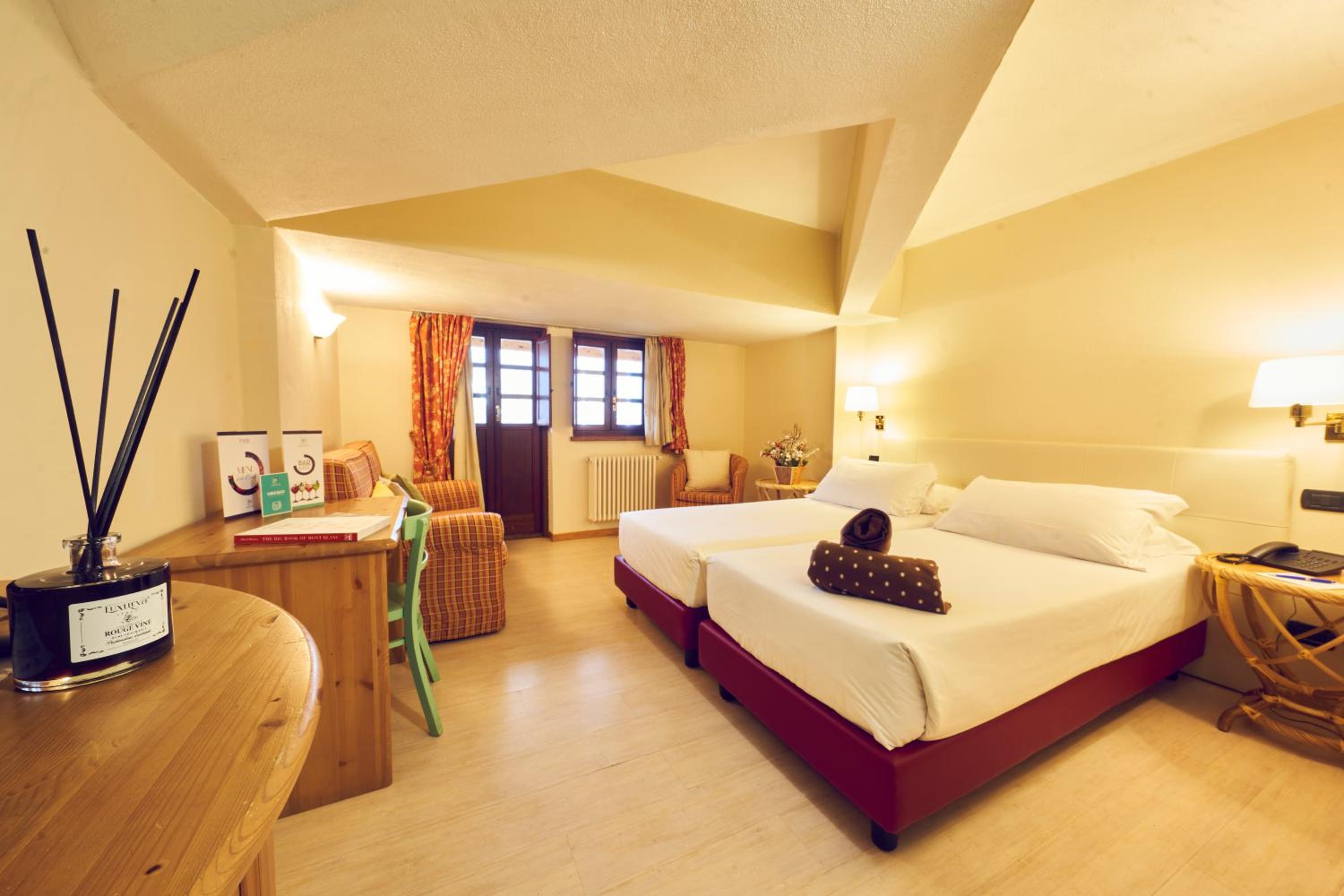 Standard Twin Room - Photo 5