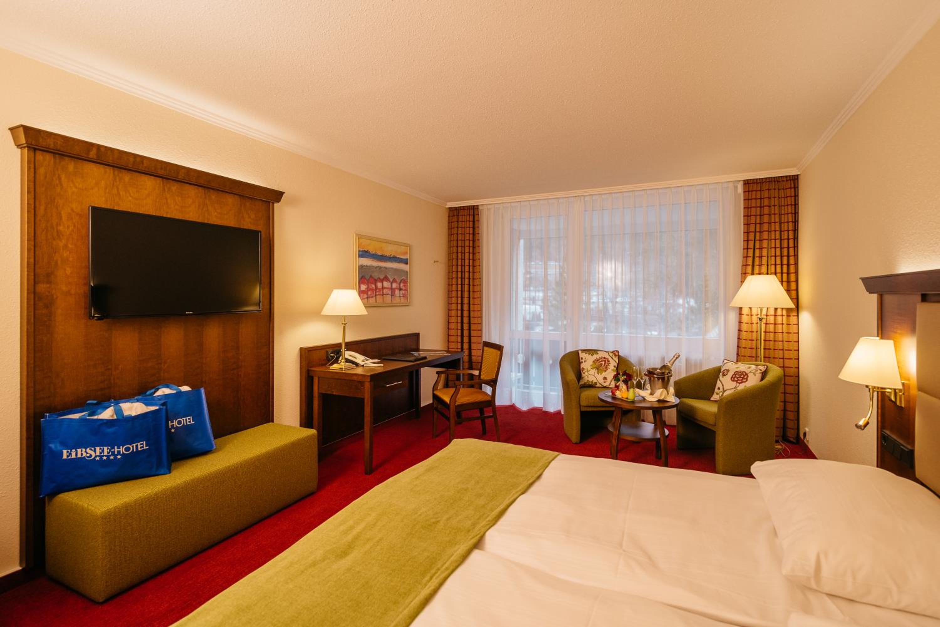 Double or Twin Room with Mountain View - Photo 6