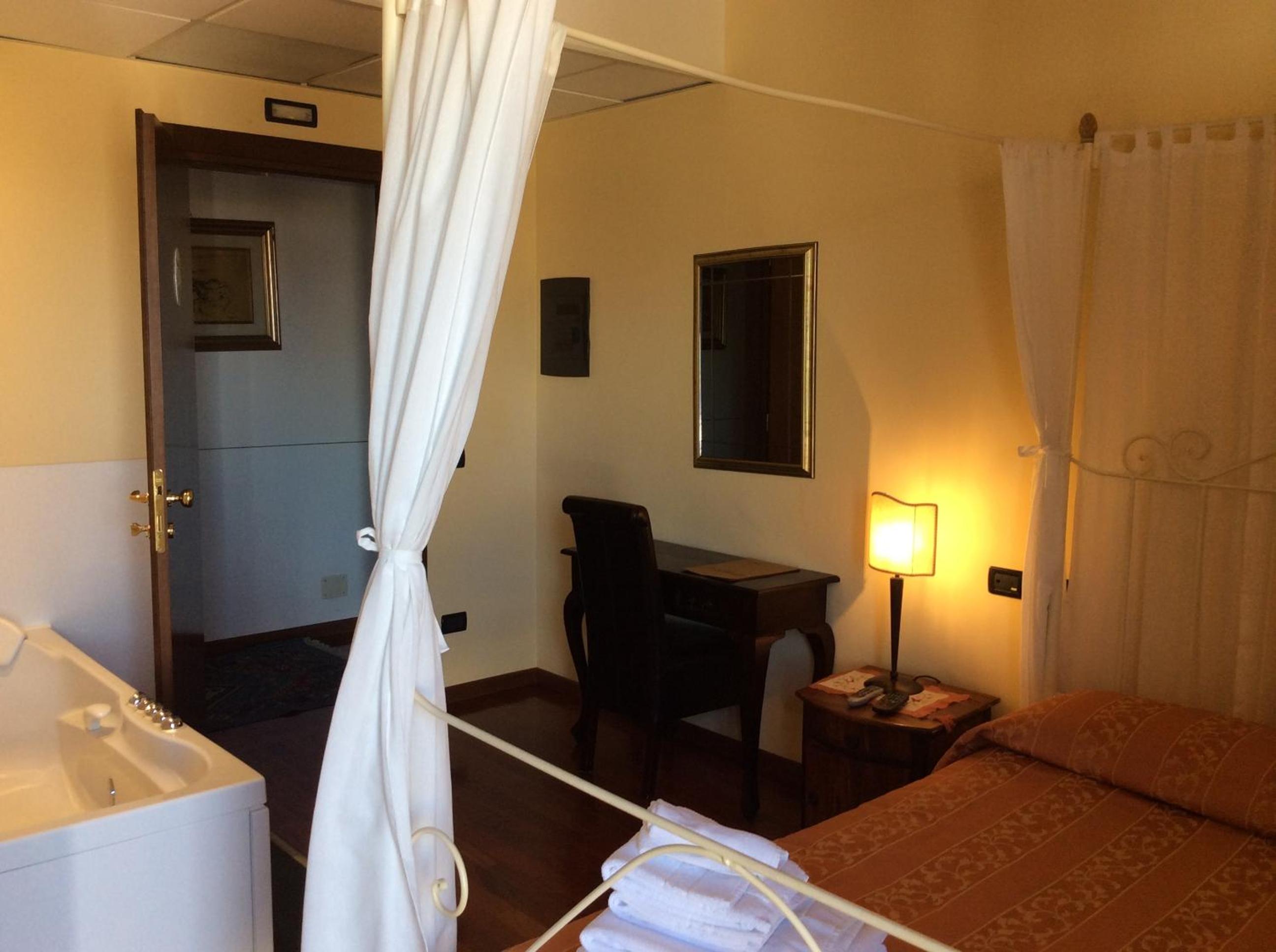 Double or Twin Room photo 2