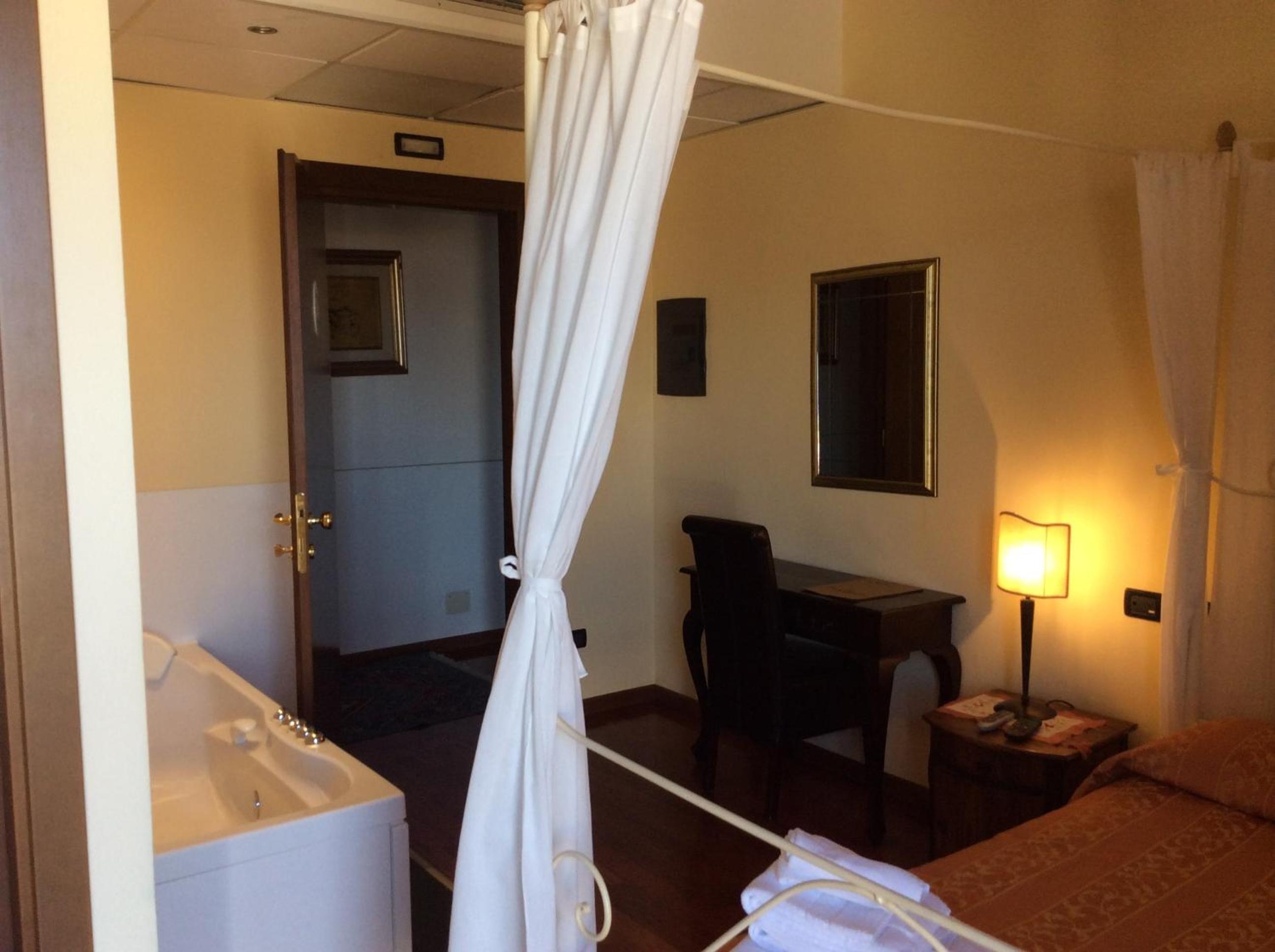 Double or Twin Room photo 3