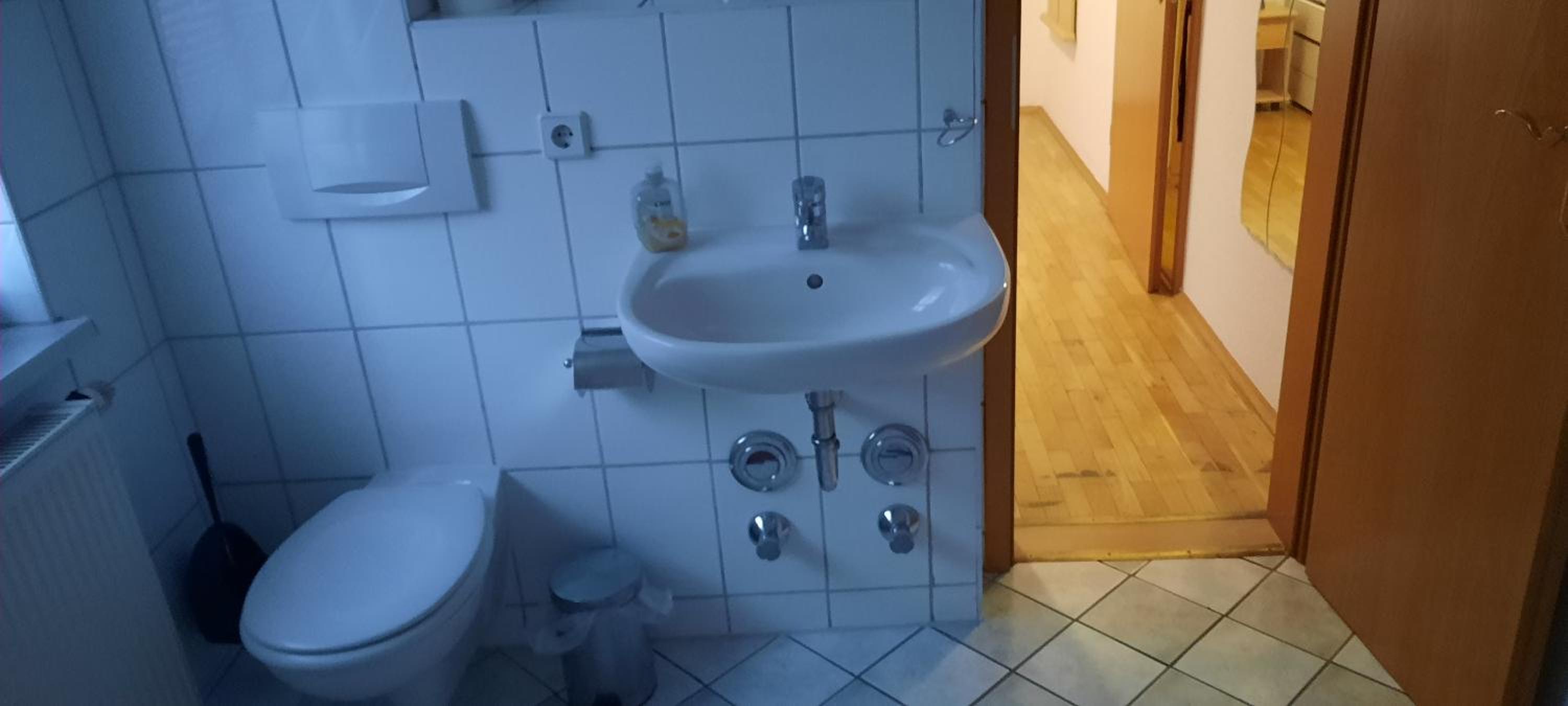 Single Room with Bathroom photo 2