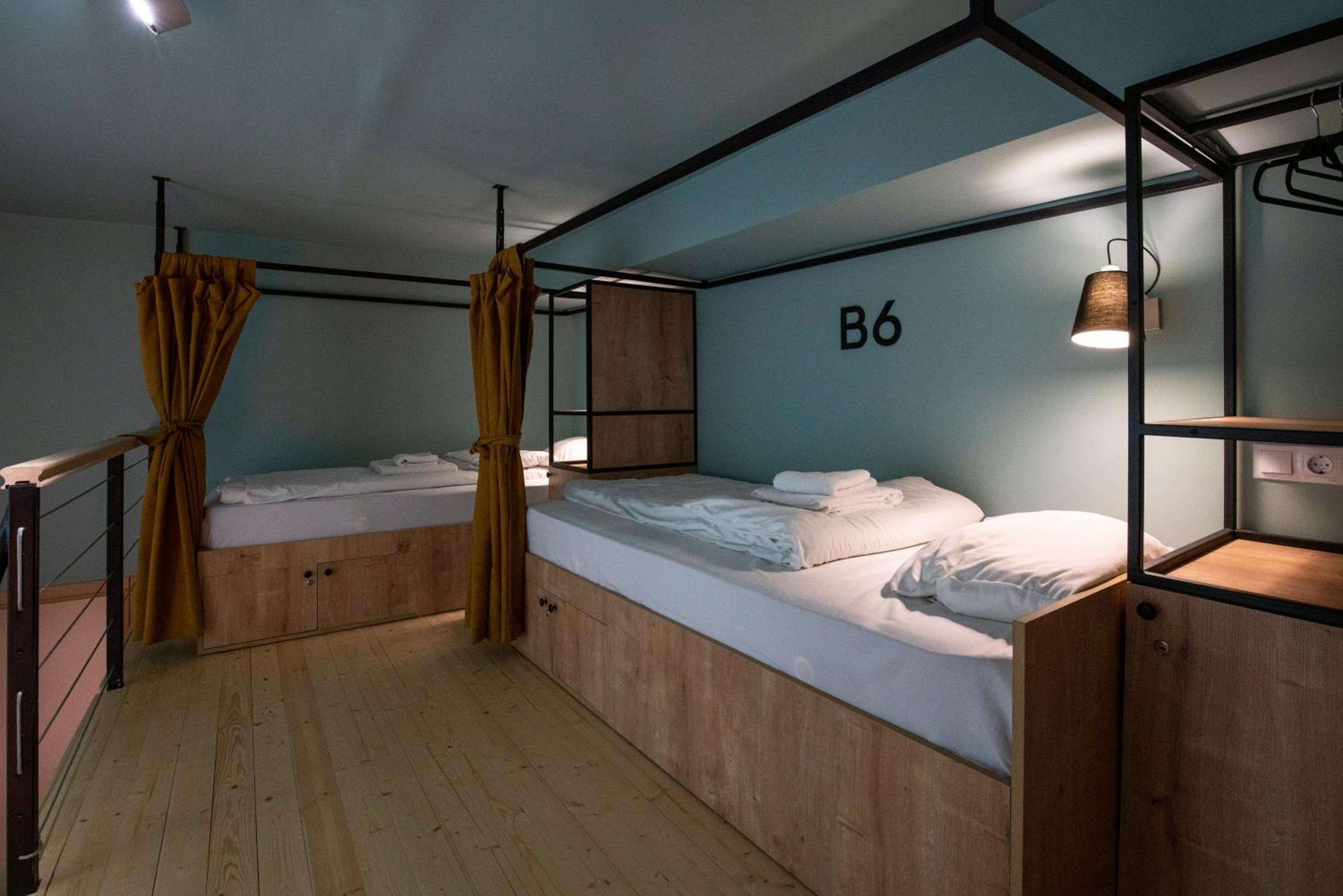 Single Bed in Mixed Dormitory Room