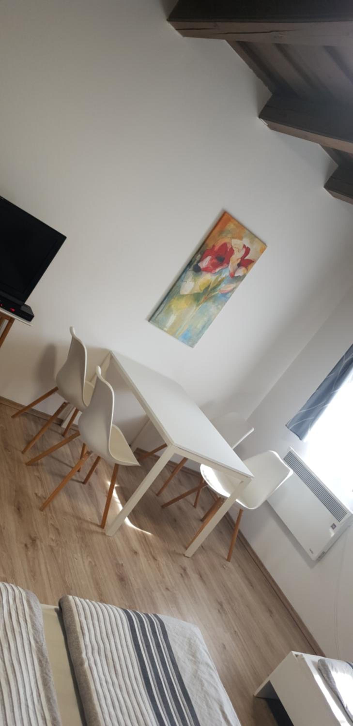 One-Bedroom Apartment - Photo 3