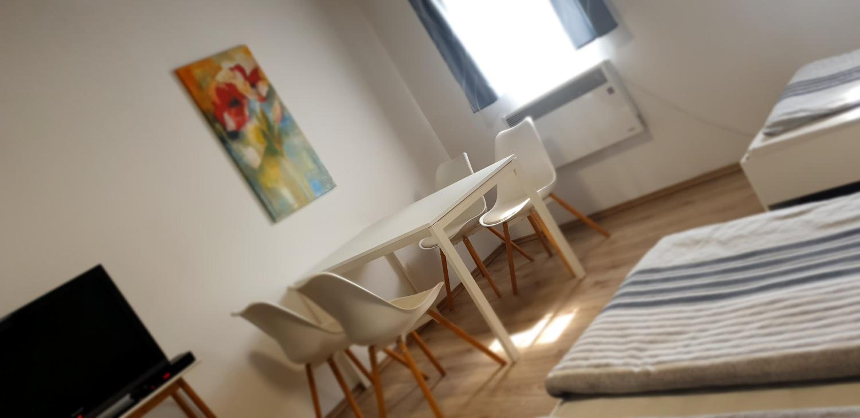 One-Bedroom Apartment - Photo 2