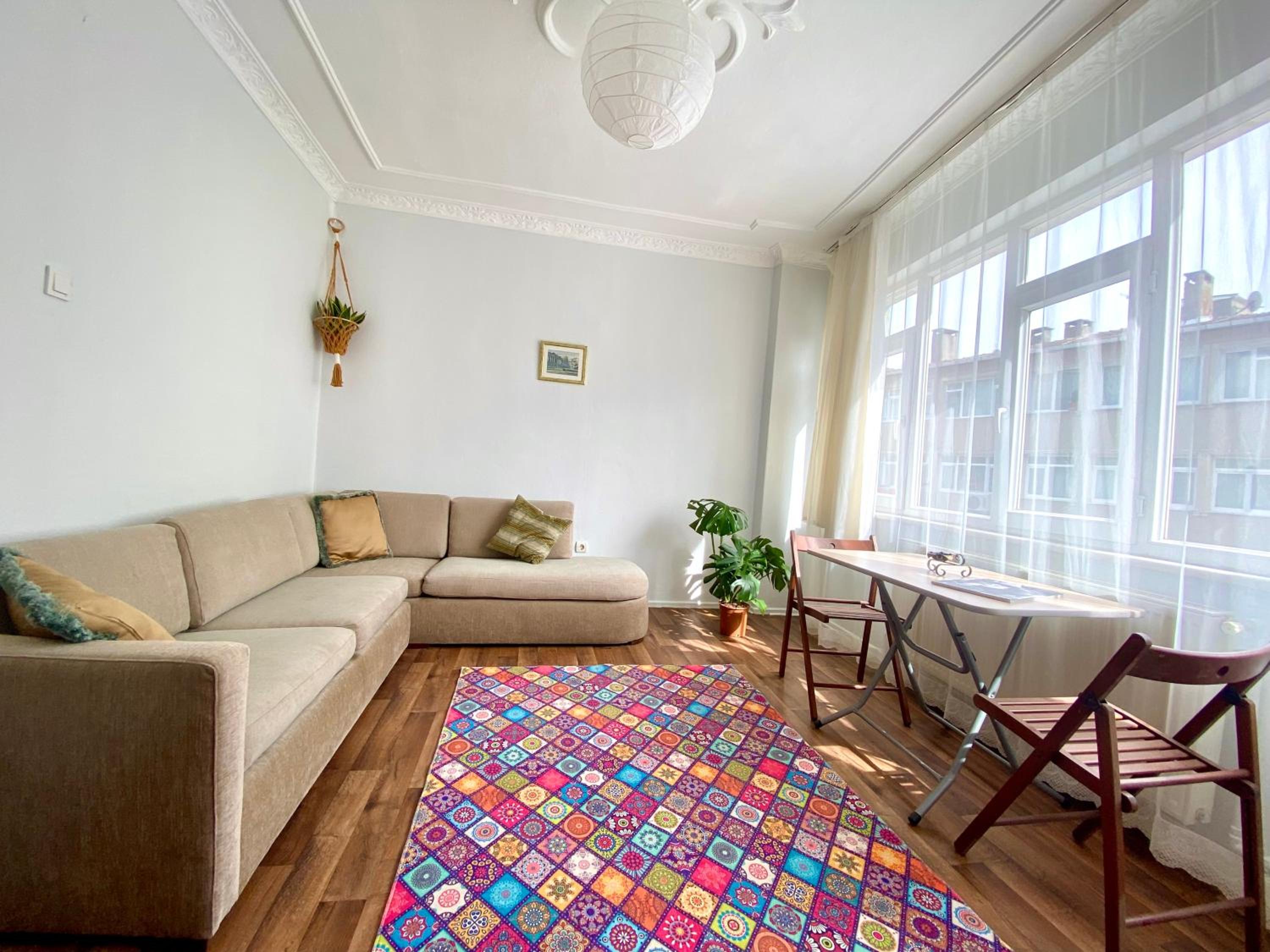 One-Bedroom Apartment photo 1