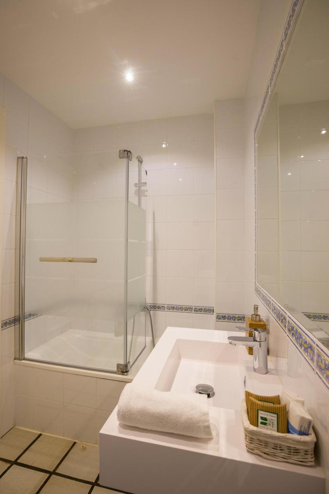 Standard Twin Room With Mountain View photo 2