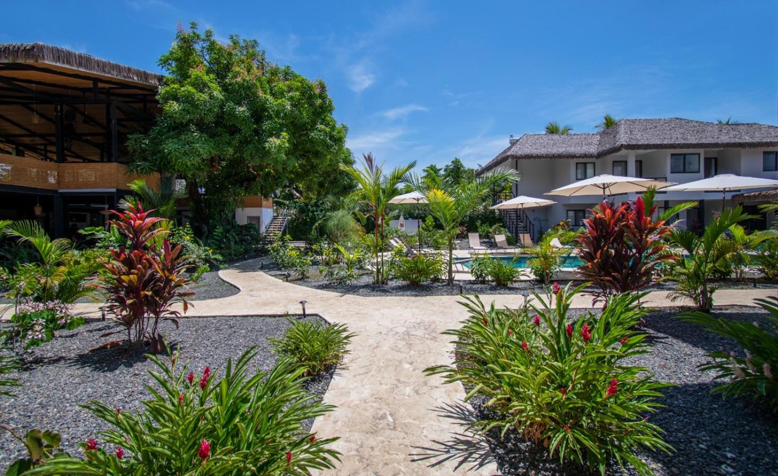 Deluxe Double or Twin Room with Pool Access photo 2