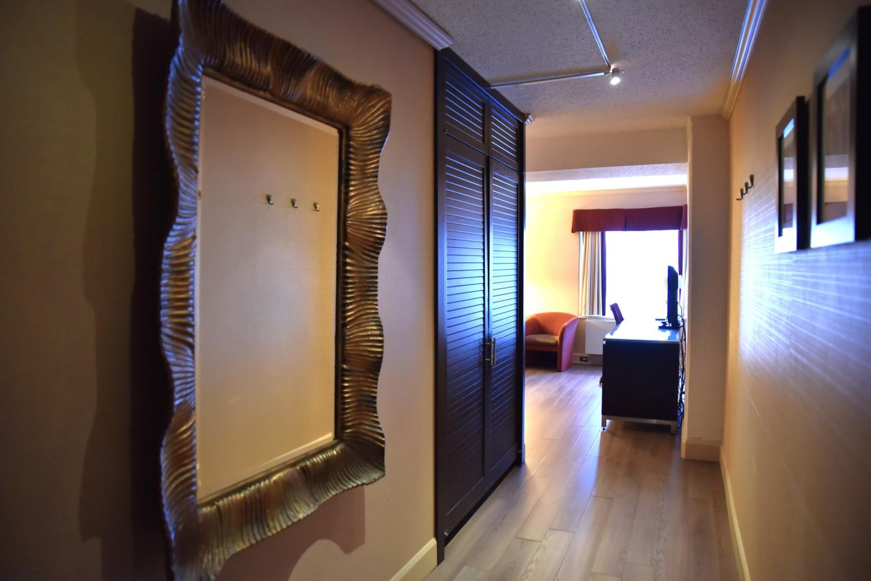 Standard Queen Room - Photo 5