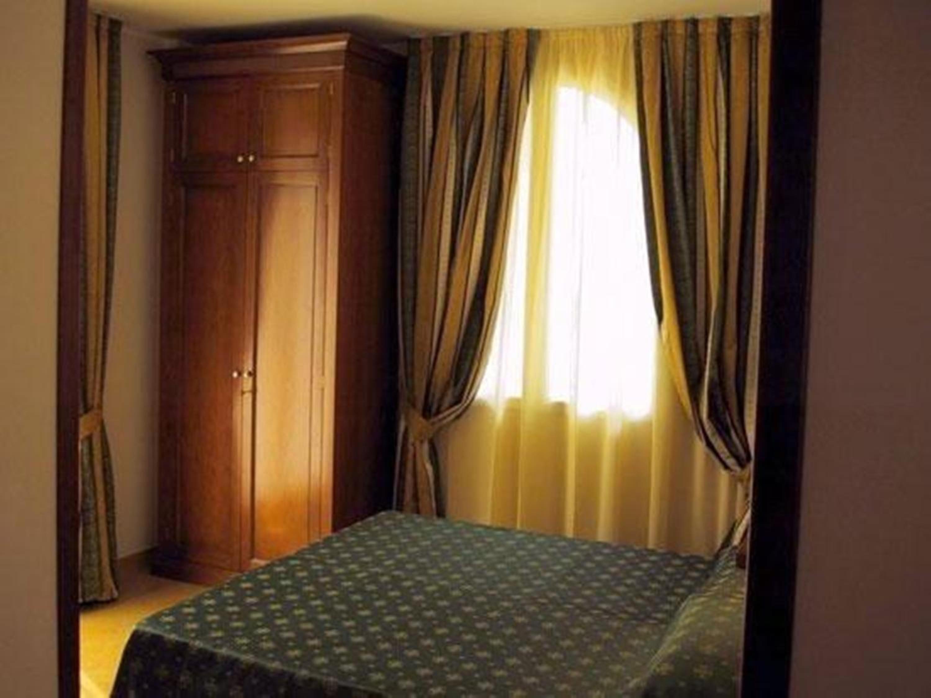 Triple Room - Photo 7