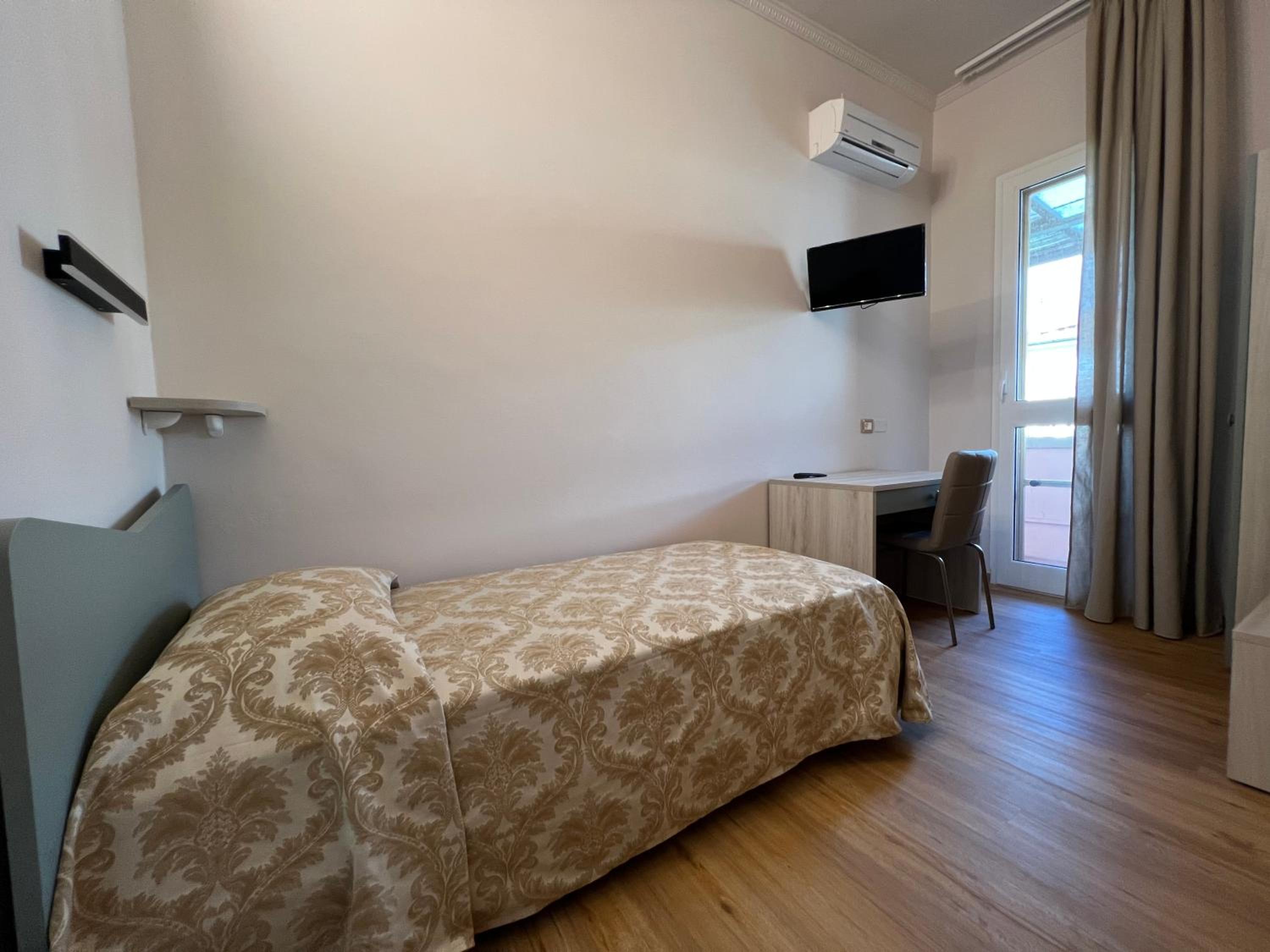 Single Room photo 2