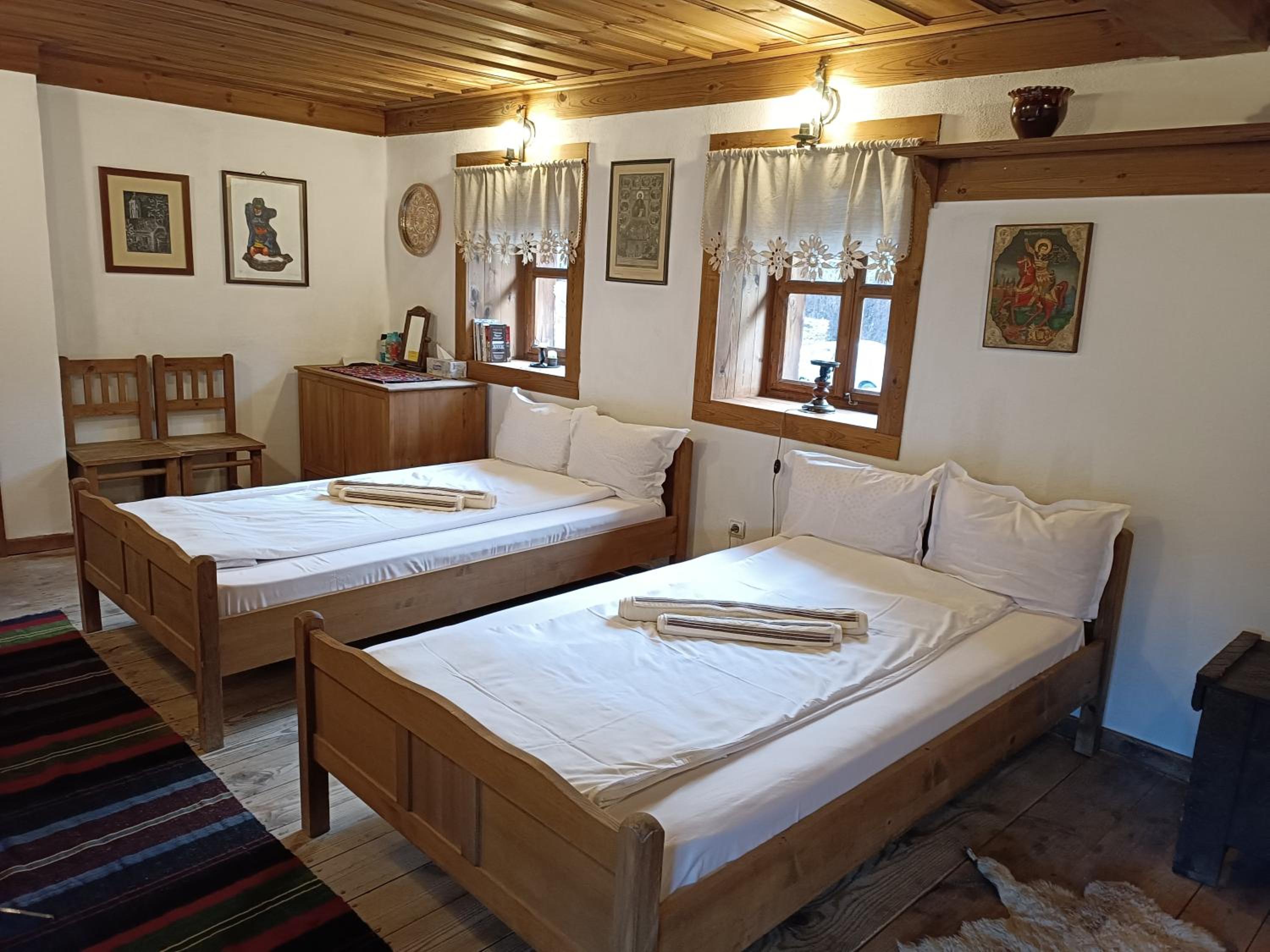 Twin Room with Private Bathroom photo 3