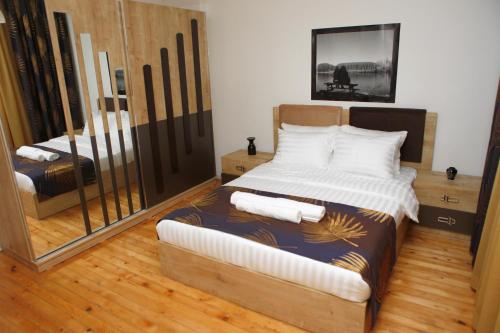 Deluxe One-Bedroom with Terrace photo 3
