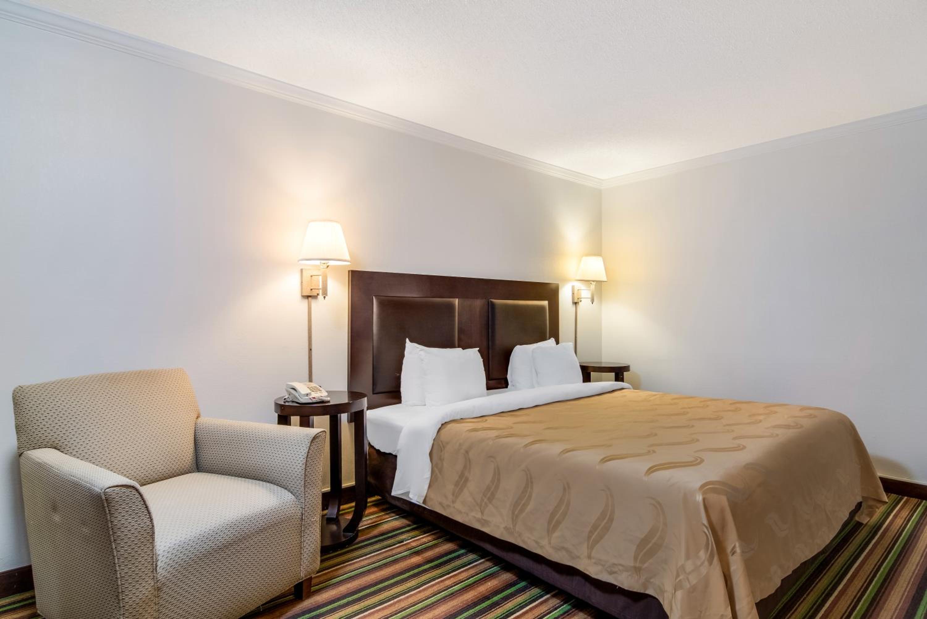 King Room - Non-Smoking - Photo 12