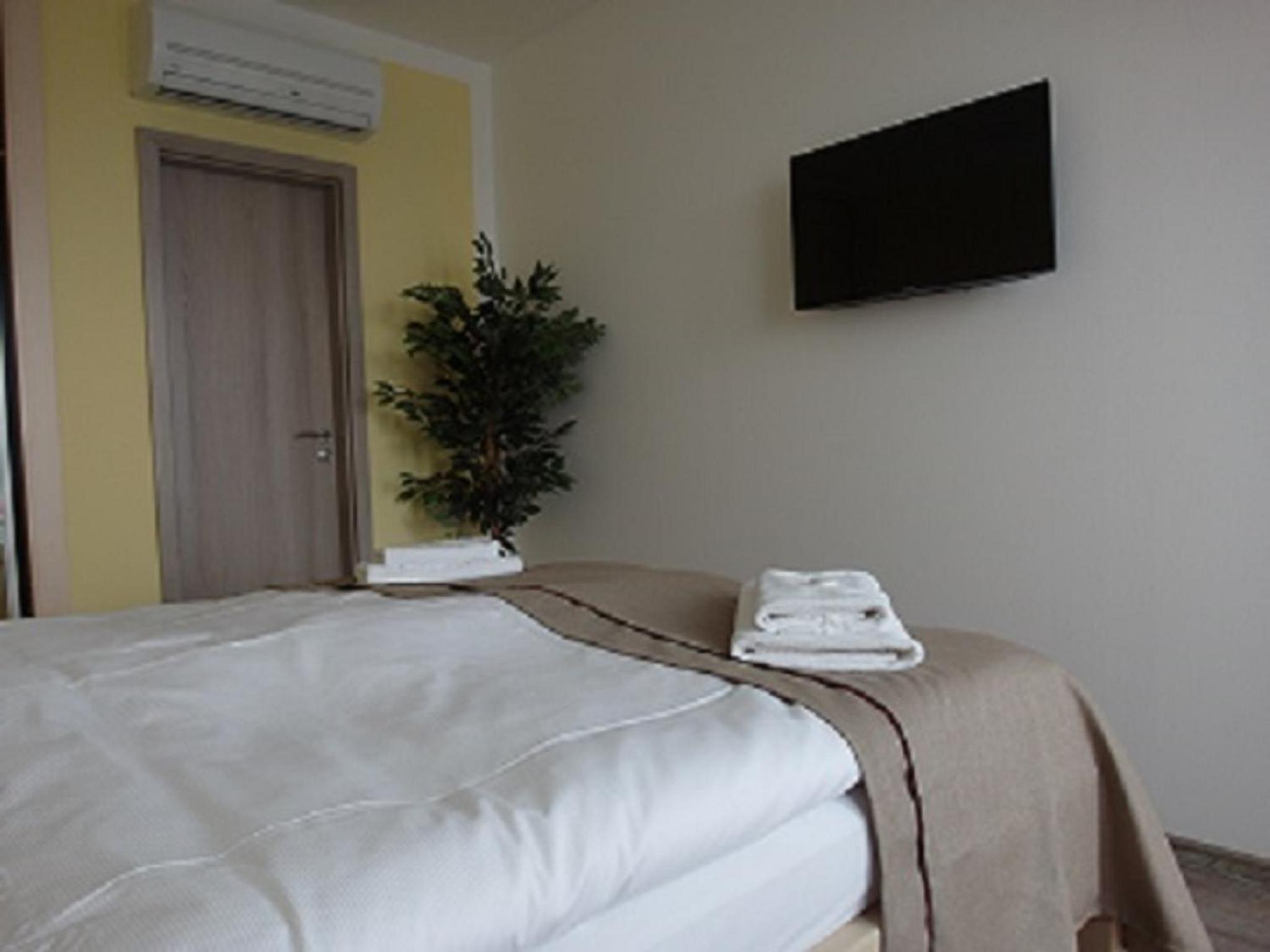 Double Room - Photo 4