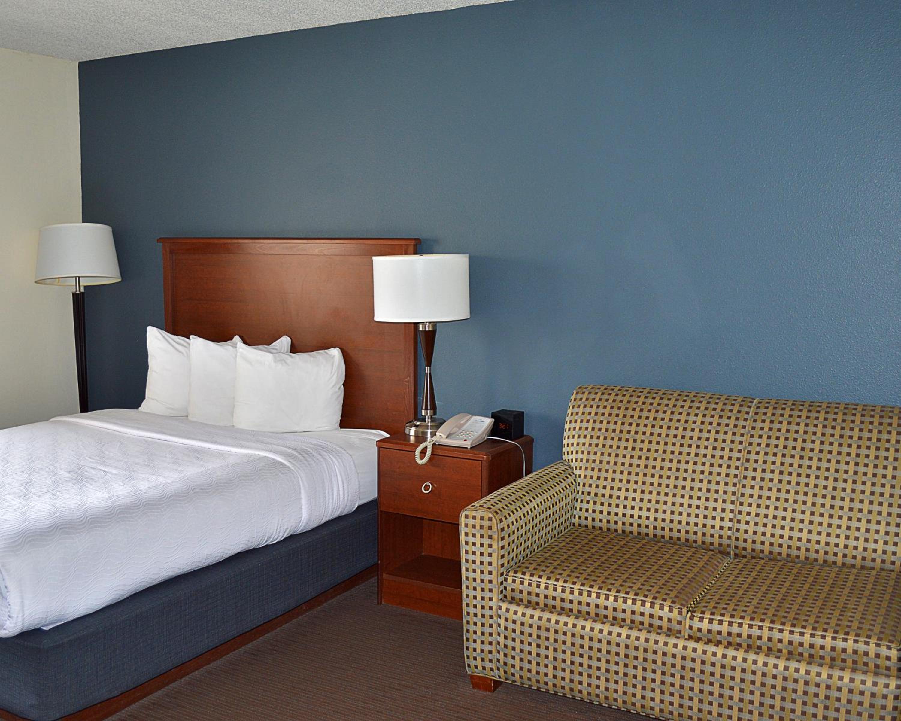 Queen Room - Mobility Access/Non-Smoking photo 1