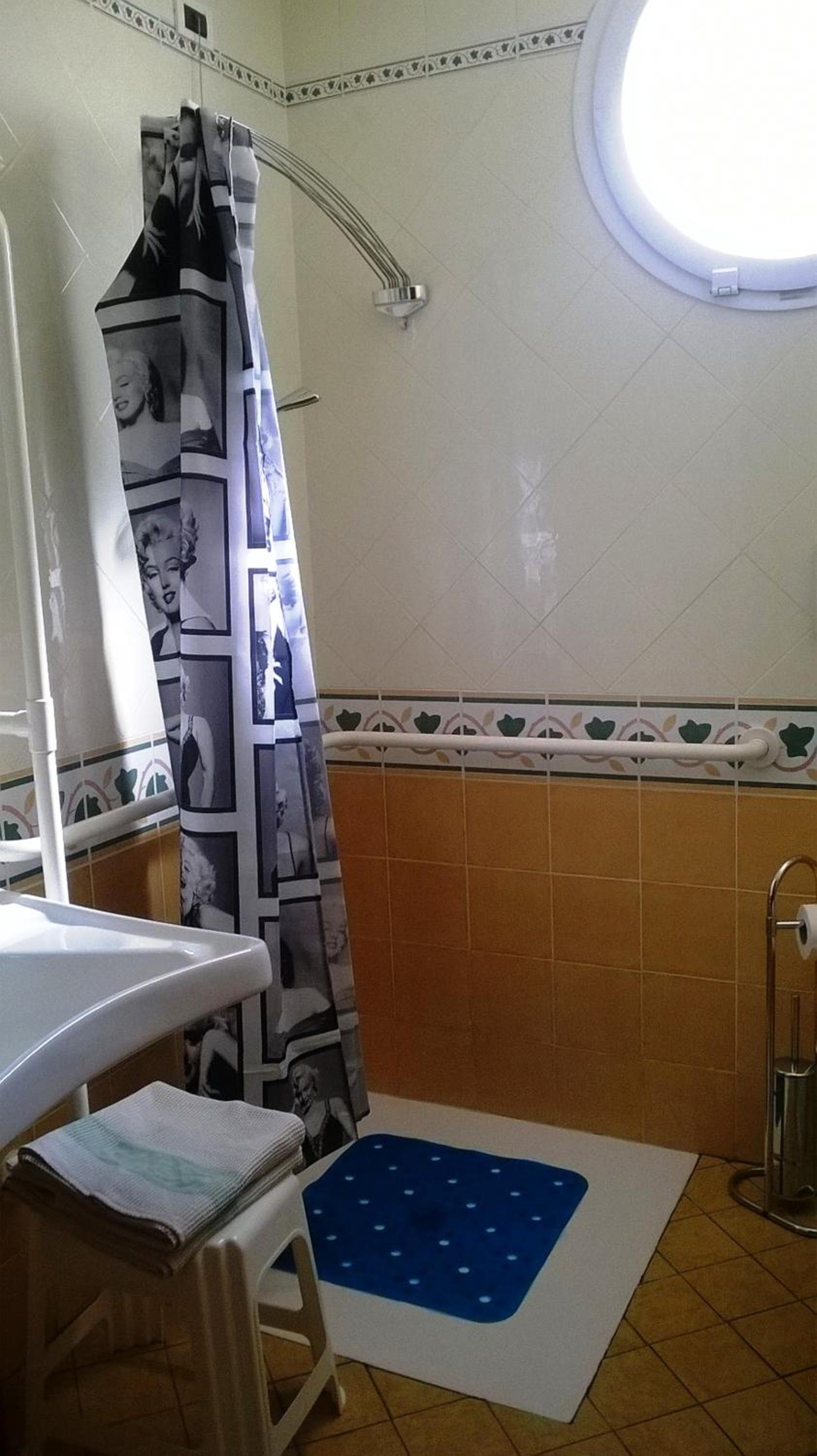 Double or Twin Room - Photo 3