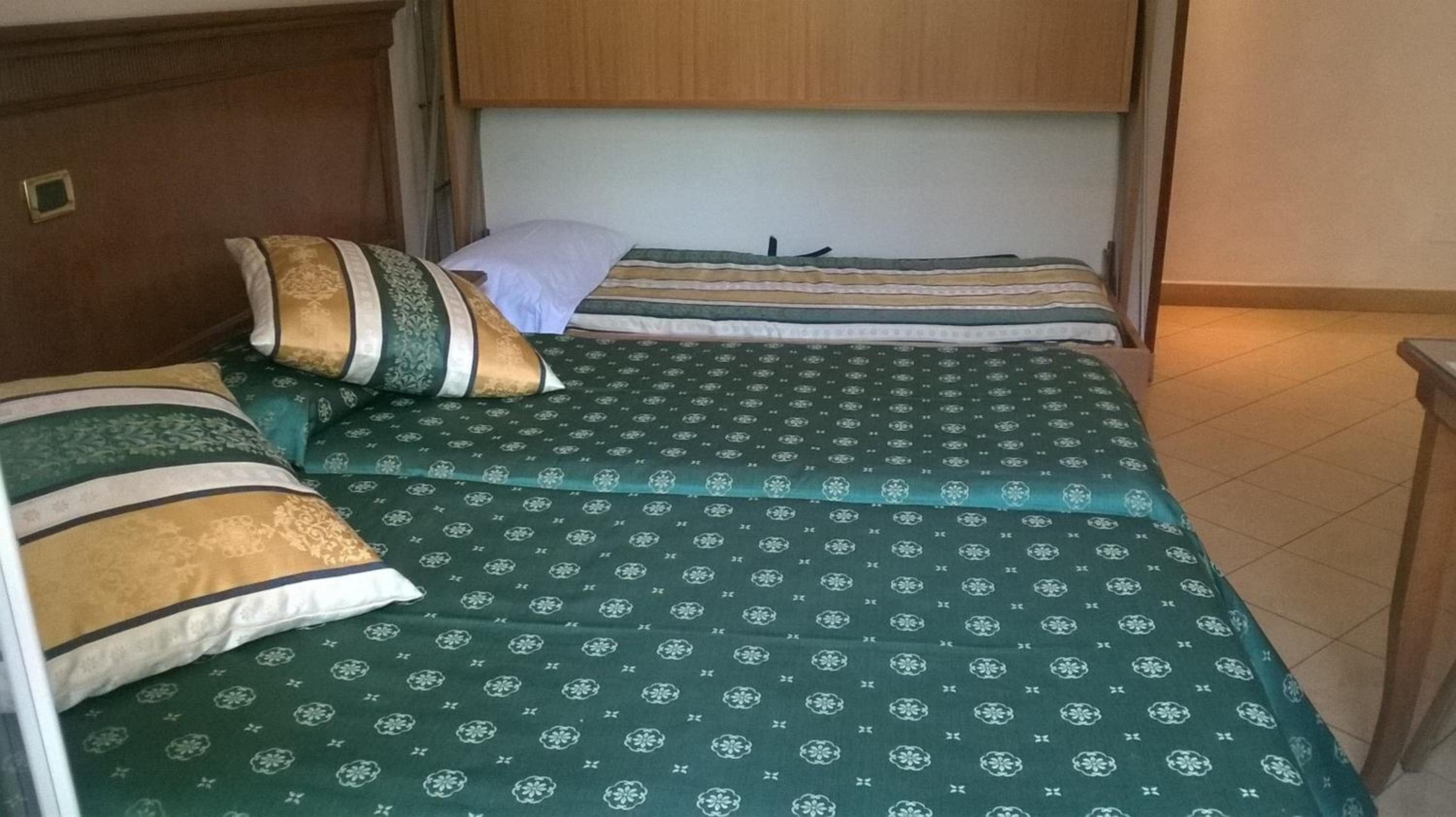 Triple Room - Photo 9