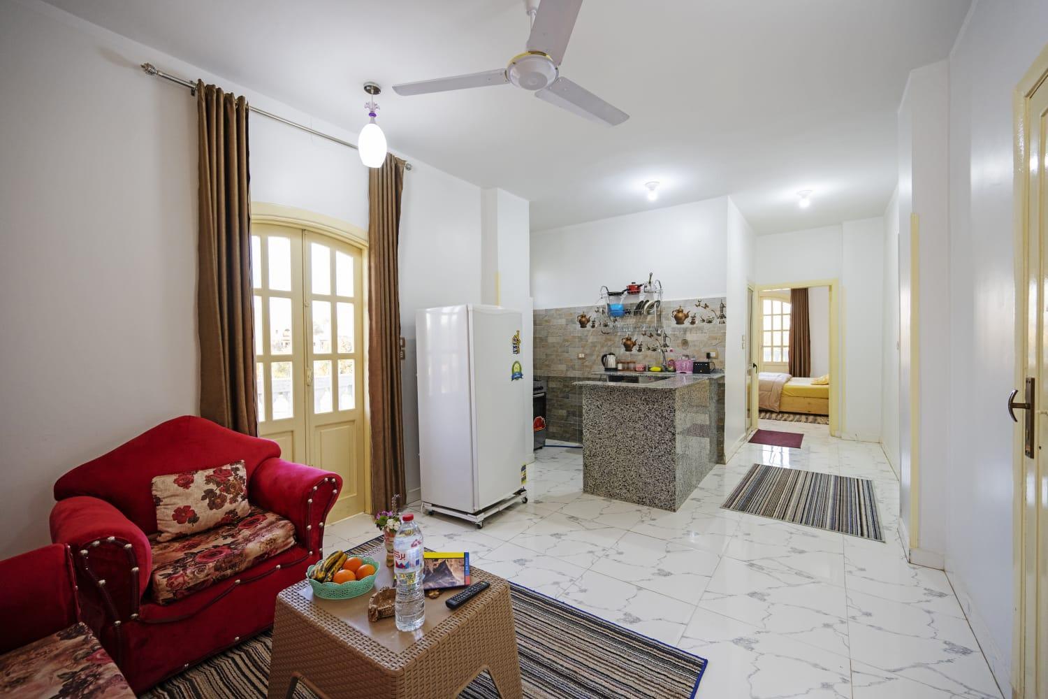 One-Bedroom Apartment - Photo 2