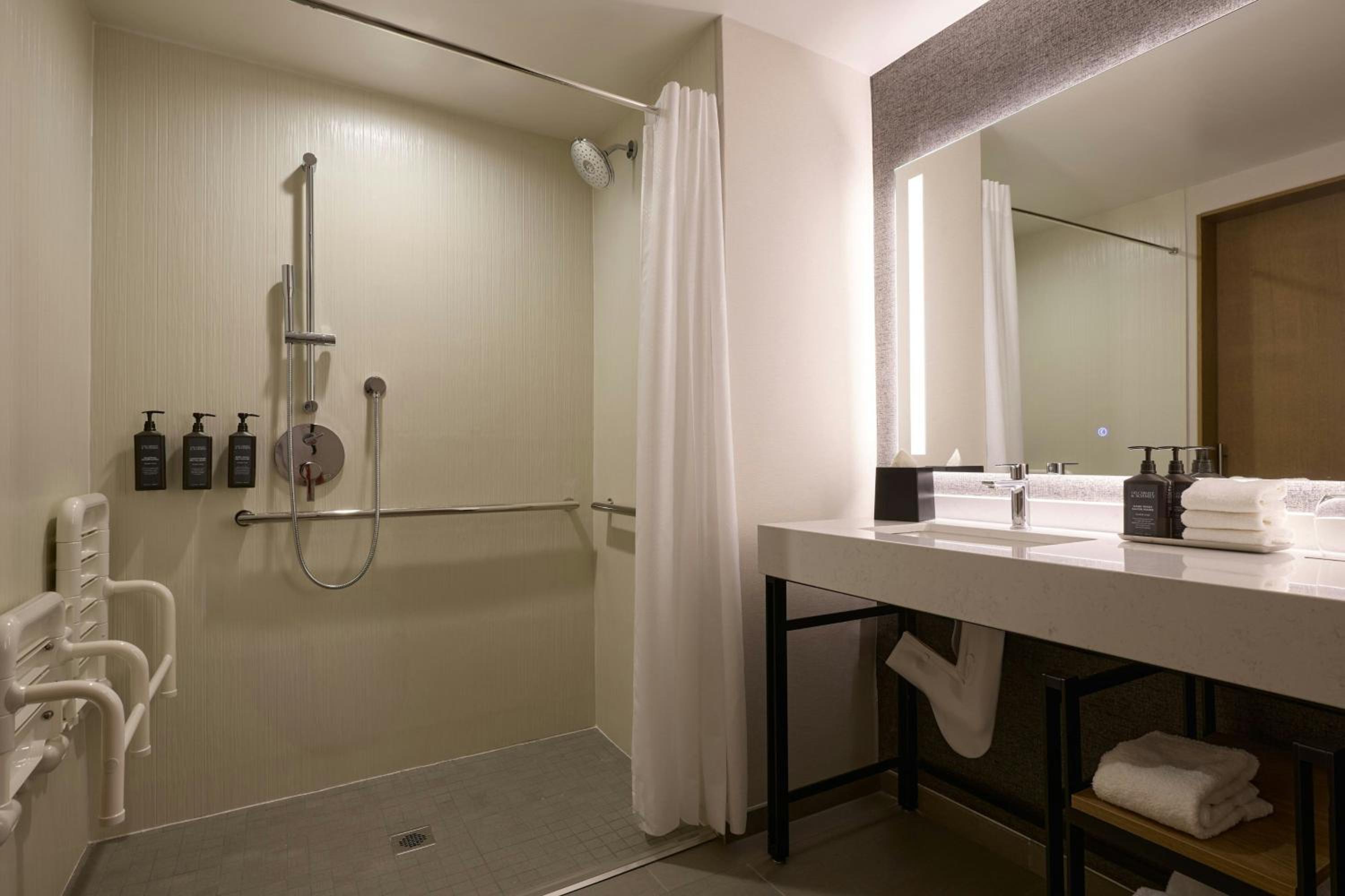 Family King Suite with Two Bathrooms - Club Lounge Access/Mobility Accessible with Roll-In Shower