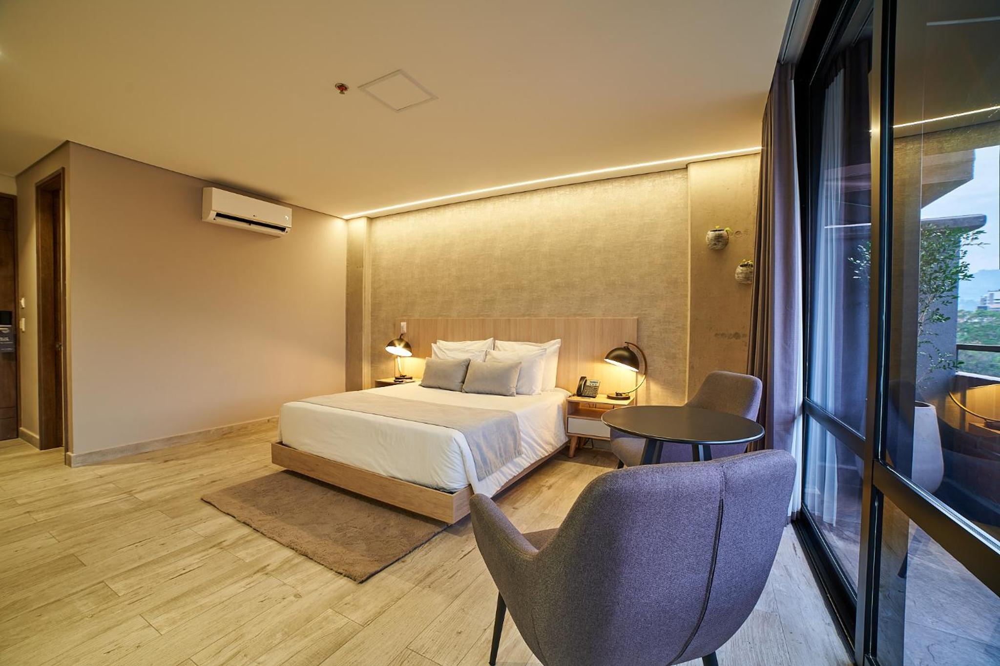 Junior Suite with Balcony - Photo 7