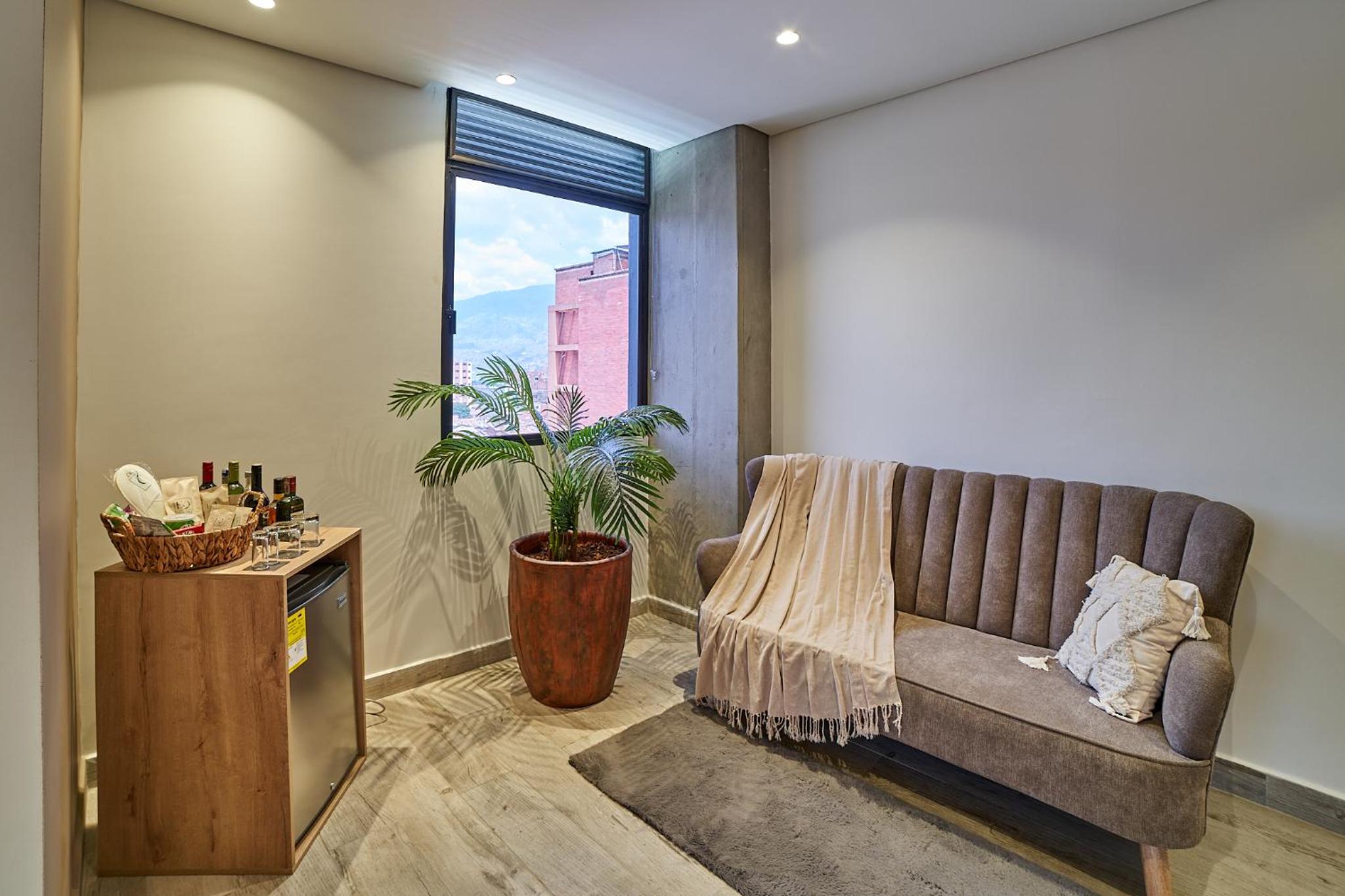 Suite with Hot Tub - Photo 6