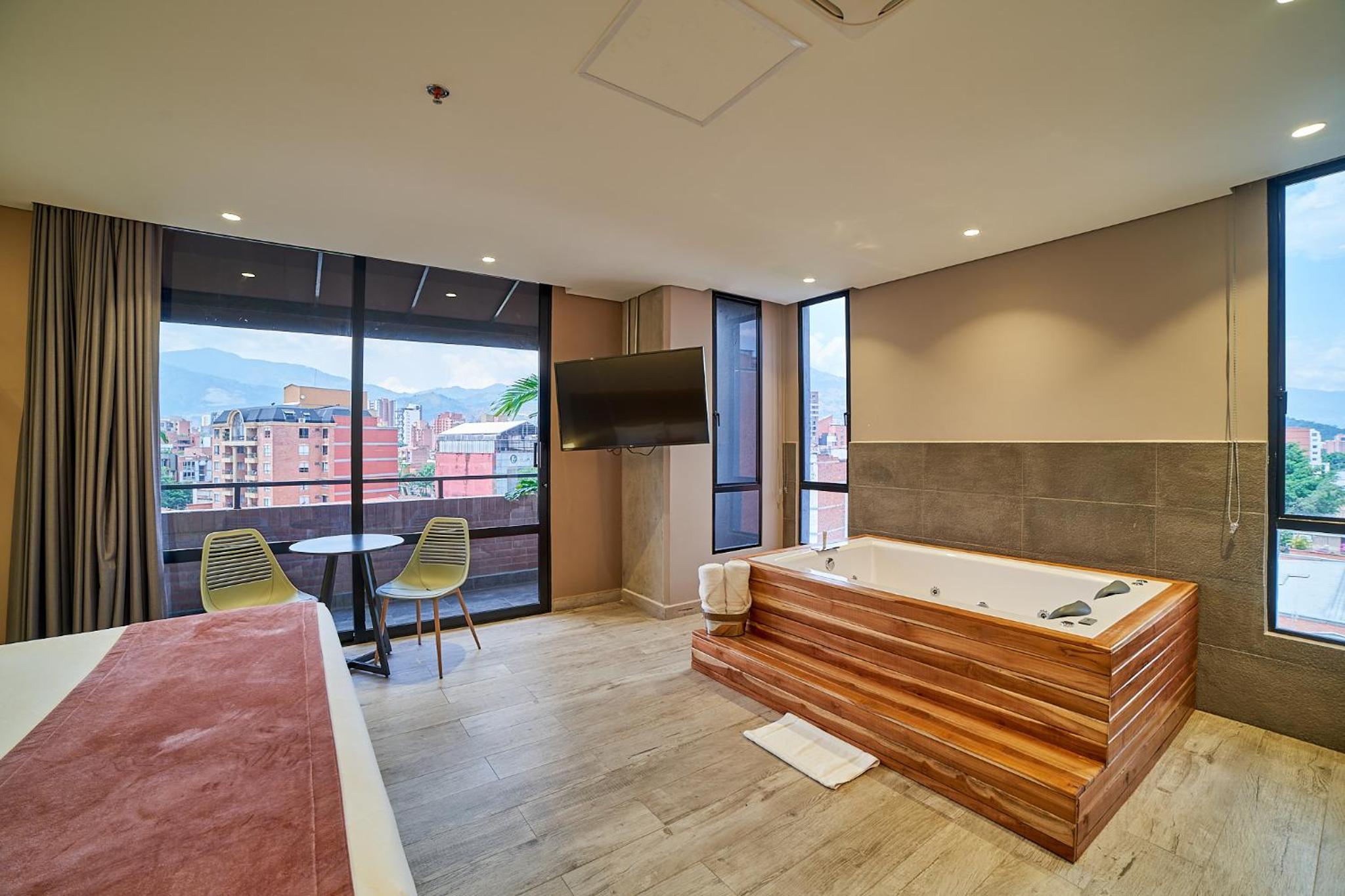 Suite with Balcony and Hot Tub - Photo 14