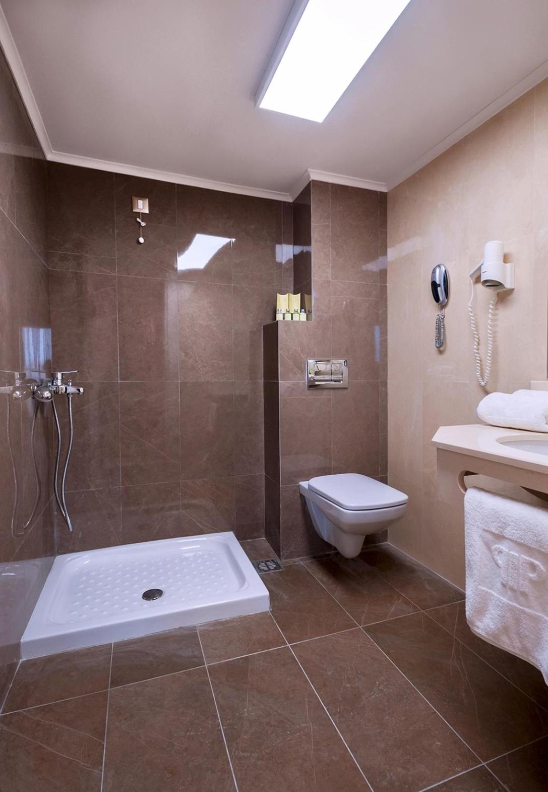 Double Room with Pool or Garden View - Photo 18