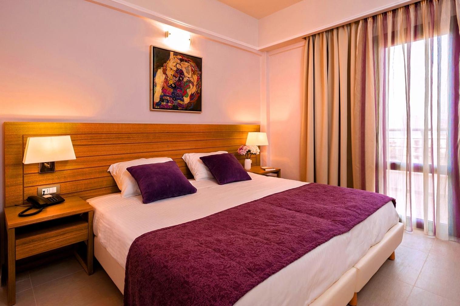 Double Room with Pool or Garden View - Photo 29