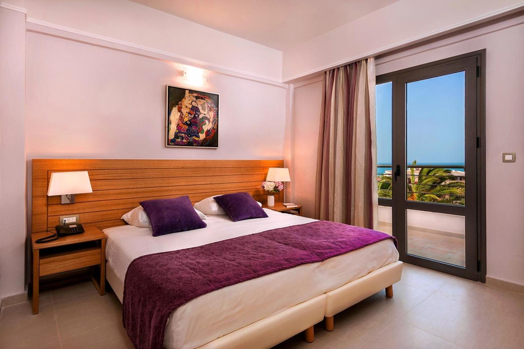 Double Room with Pool or Garden View - Photo 23