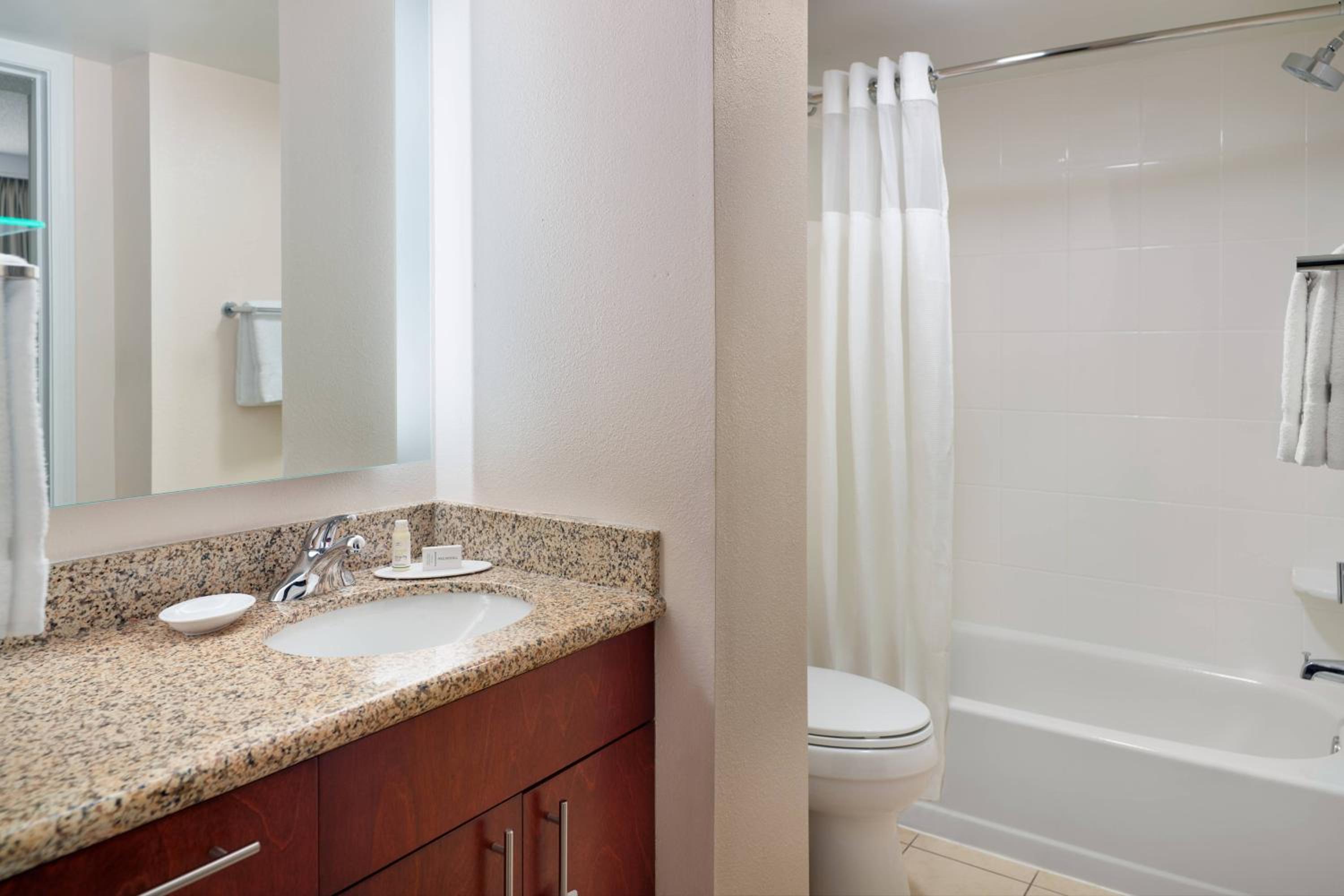 Suite - Photo 2