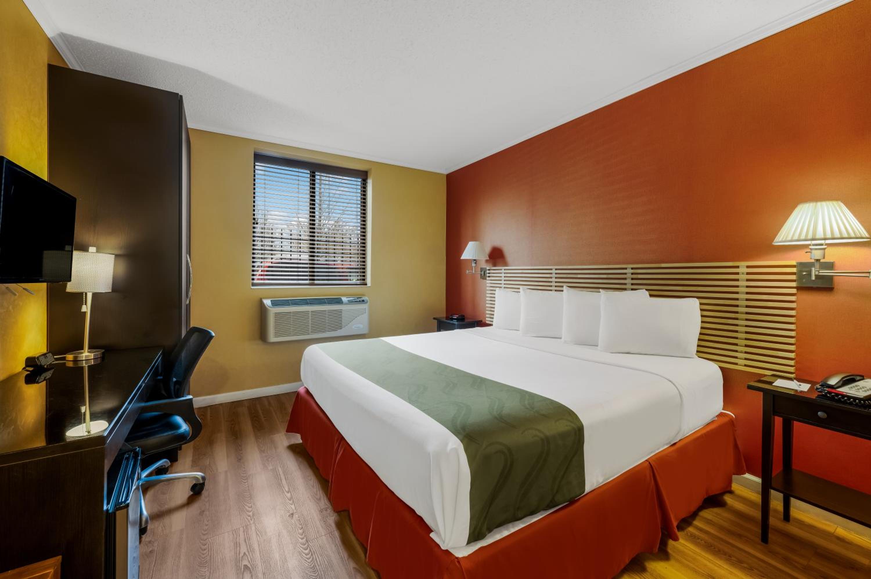 King Room - Accessible/Non-Smoking - Photo 4
