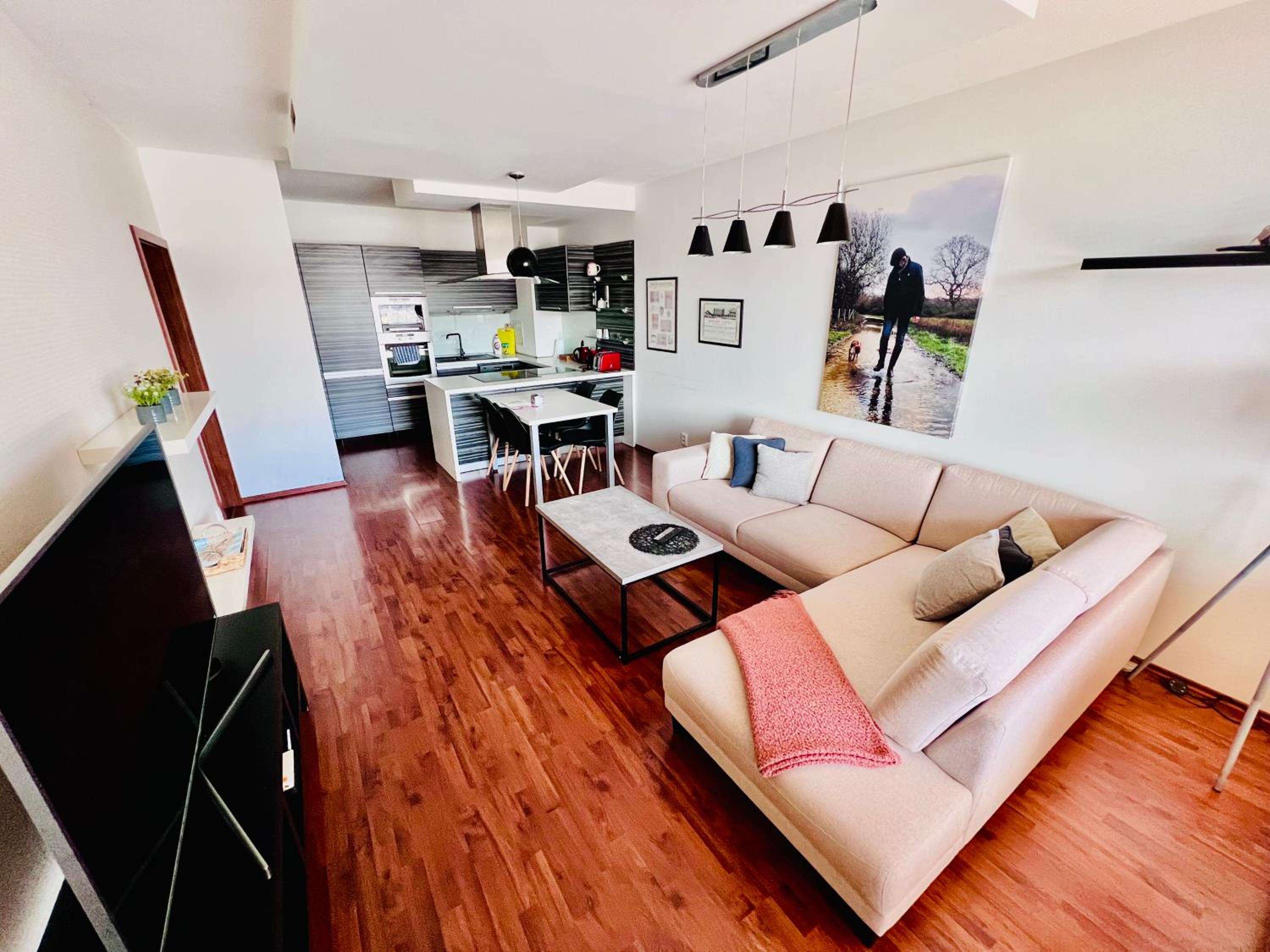 One-Bedroom Apartment photo 1