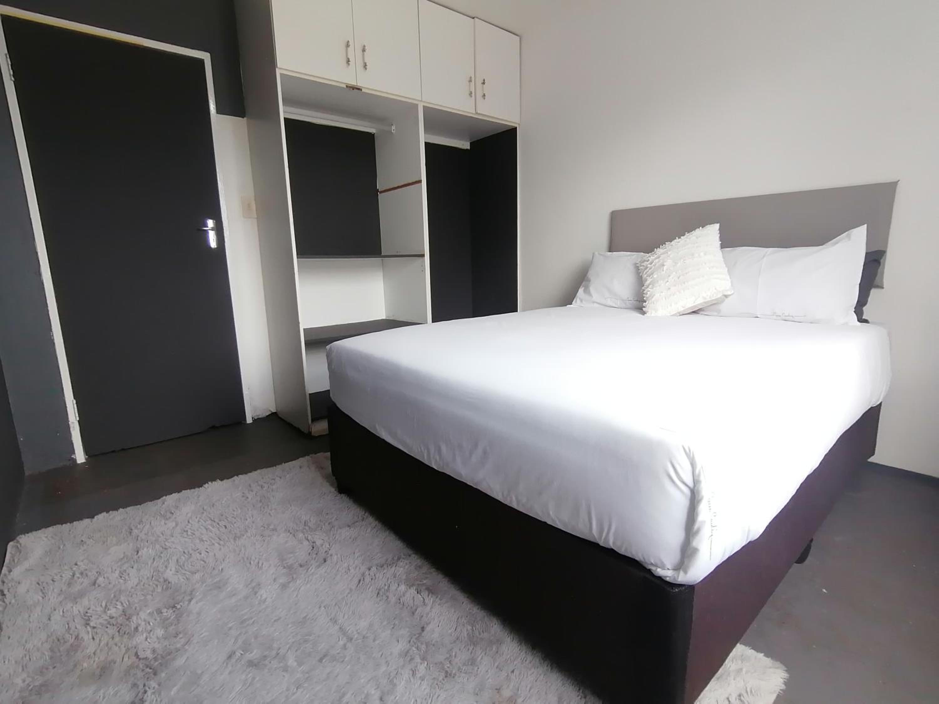 Double Room with Shared Bathroom photo 3