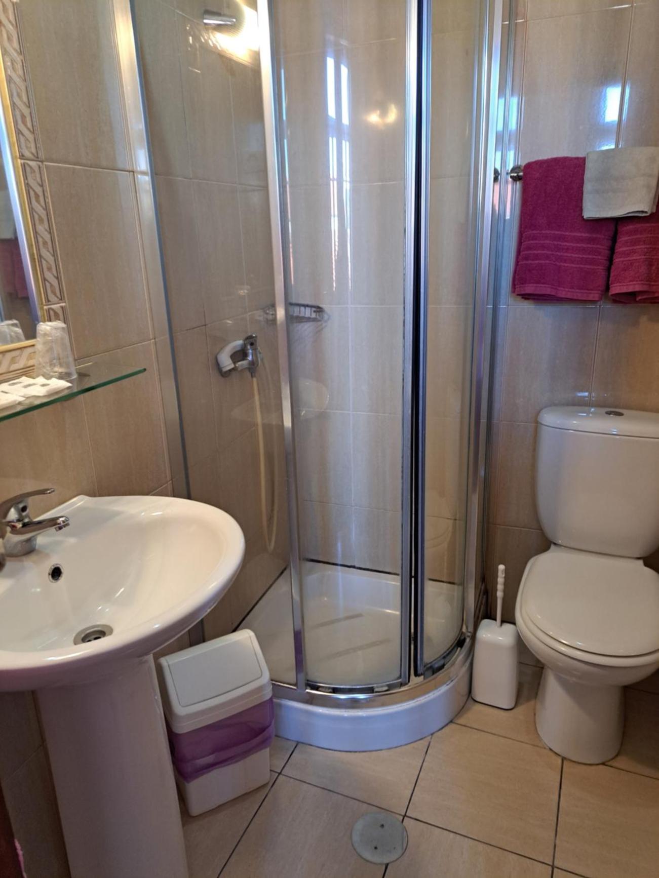 Double Room - Photo 2