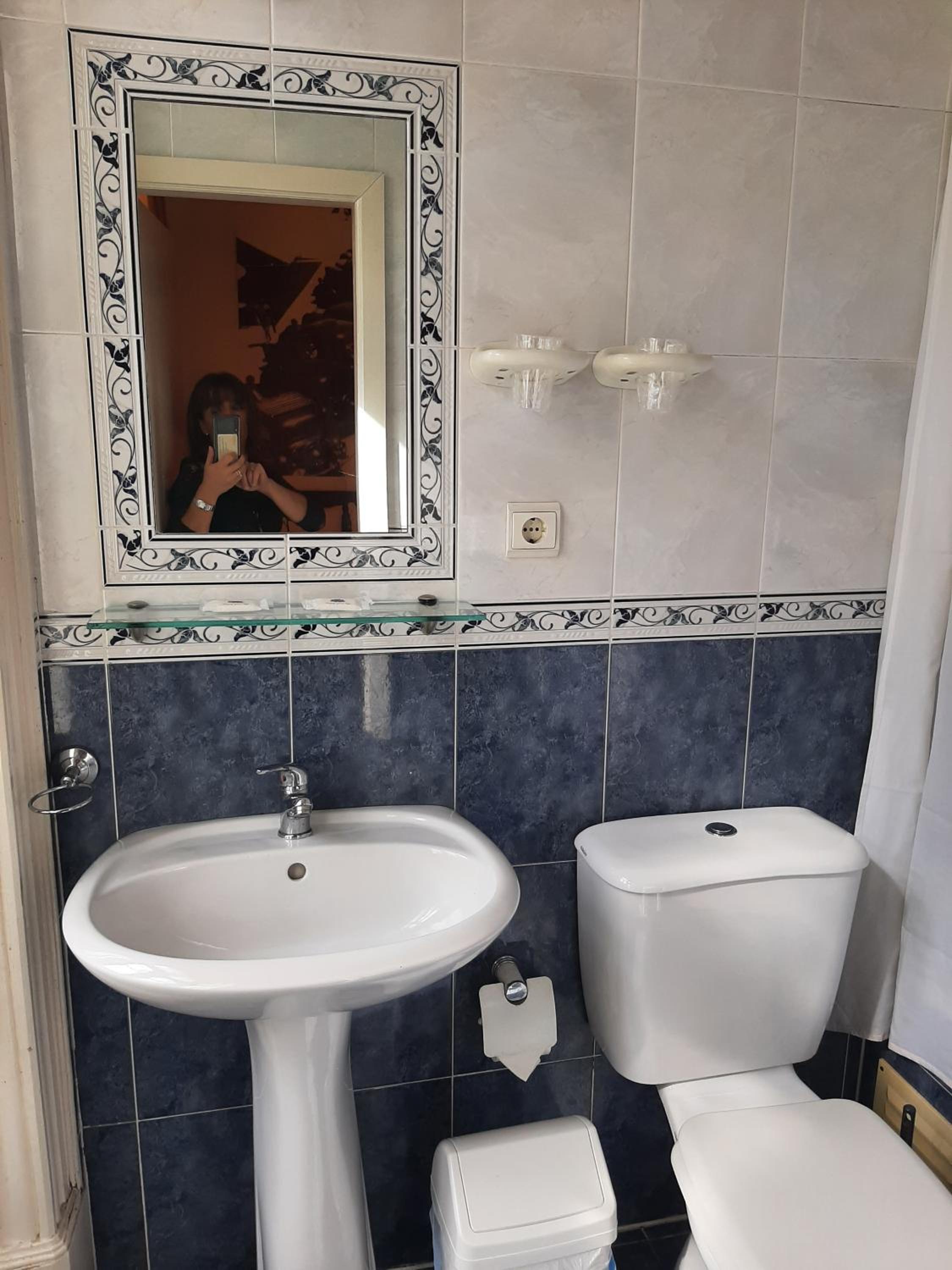 Double Room - Photo 5